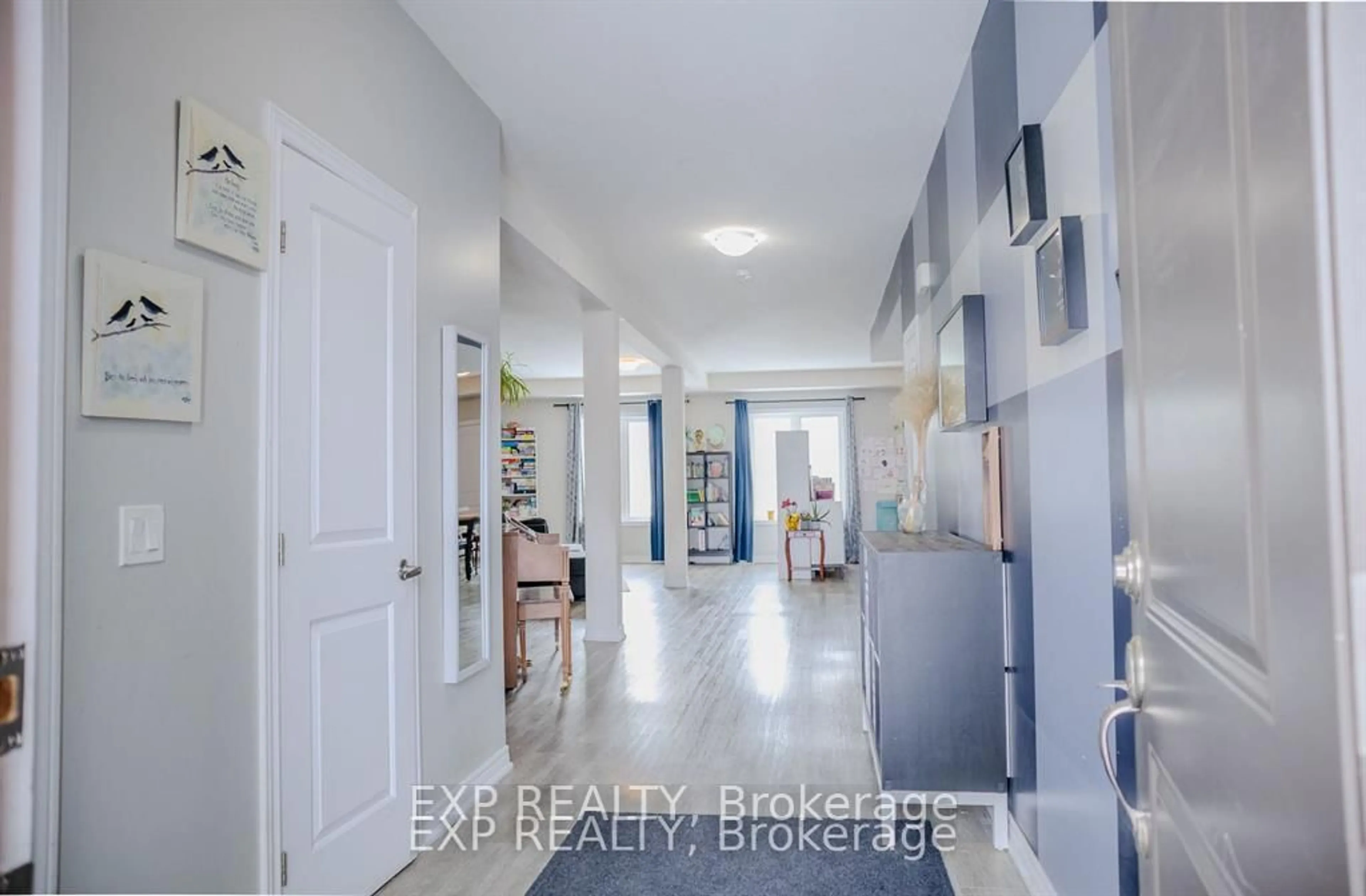 Indoor entryway for 77 DIANA AVE Ave #67, Brantford Ontario N3T 0R6