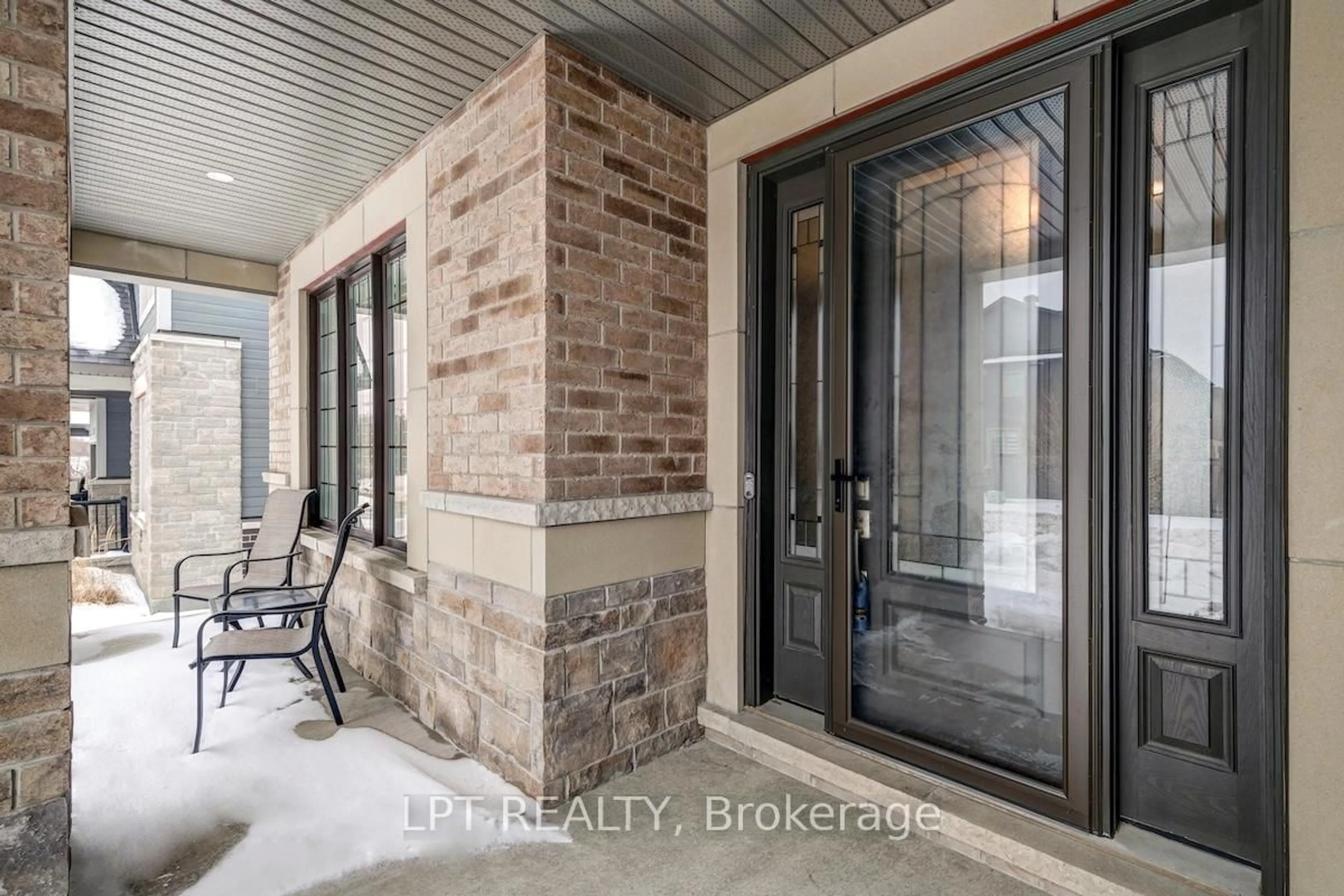 Indoor entryway for 122 Spindrift Circ, Manotick Ontario K4M 0G4