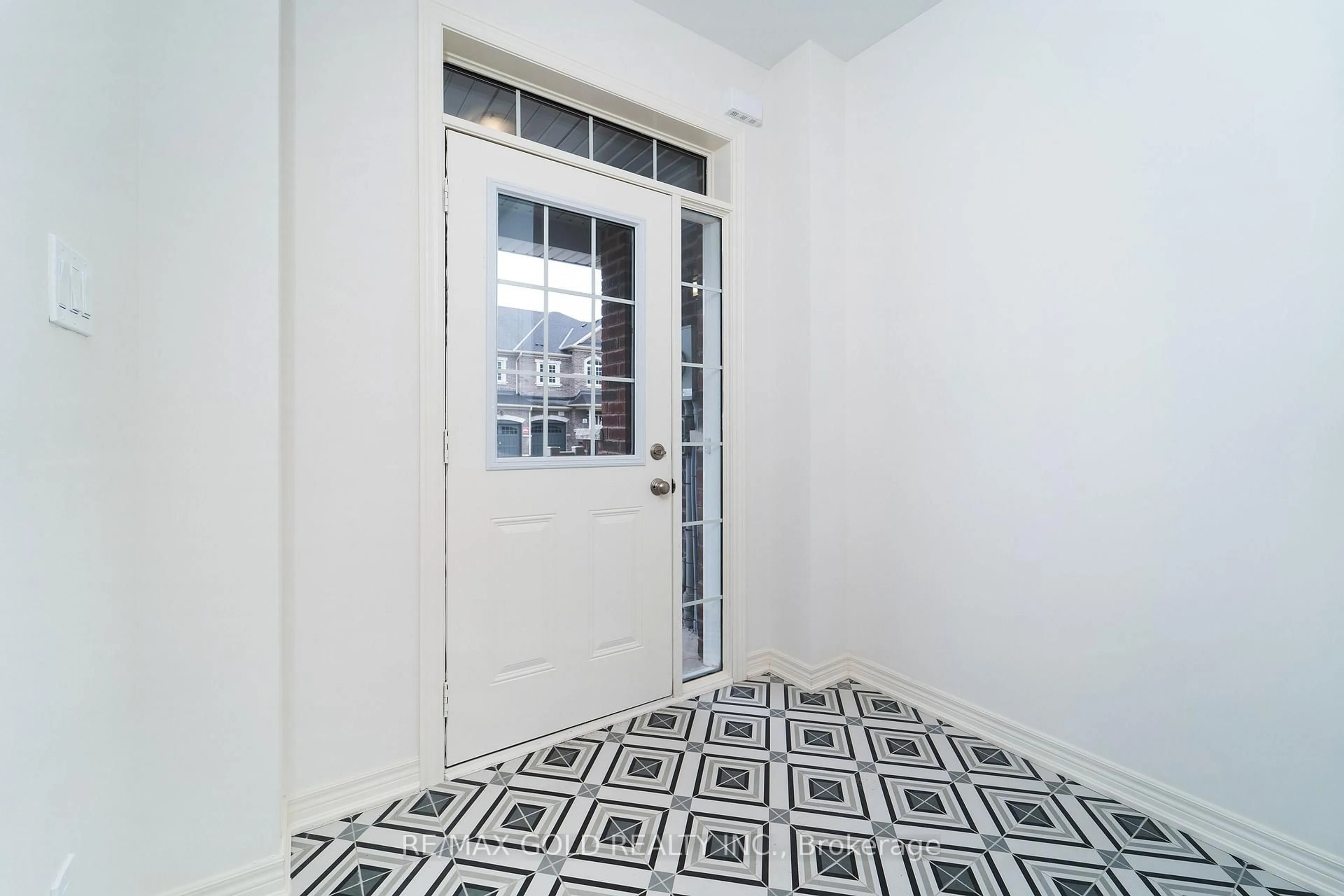 Indoor entryway for 16 Lidstone St, Cambridge Ontario N1T 0G4