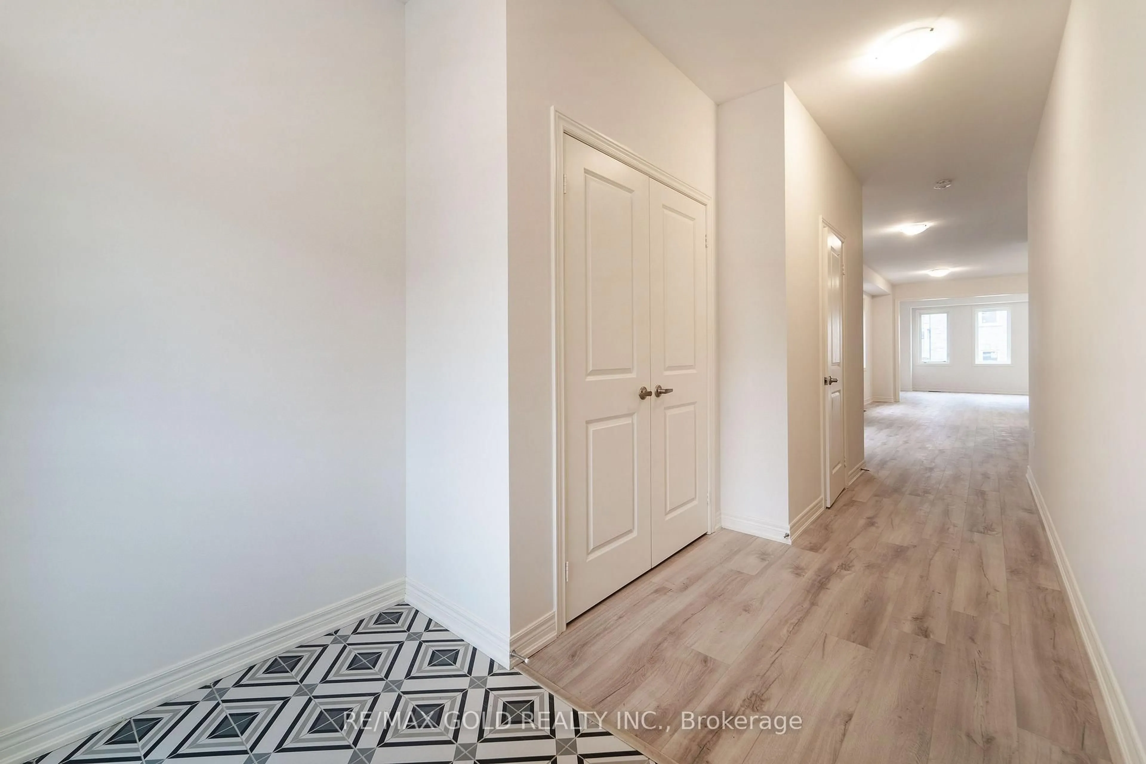 Indoor entryway for 16 Lidstone St, Cambridge Ontario N1T 0G4