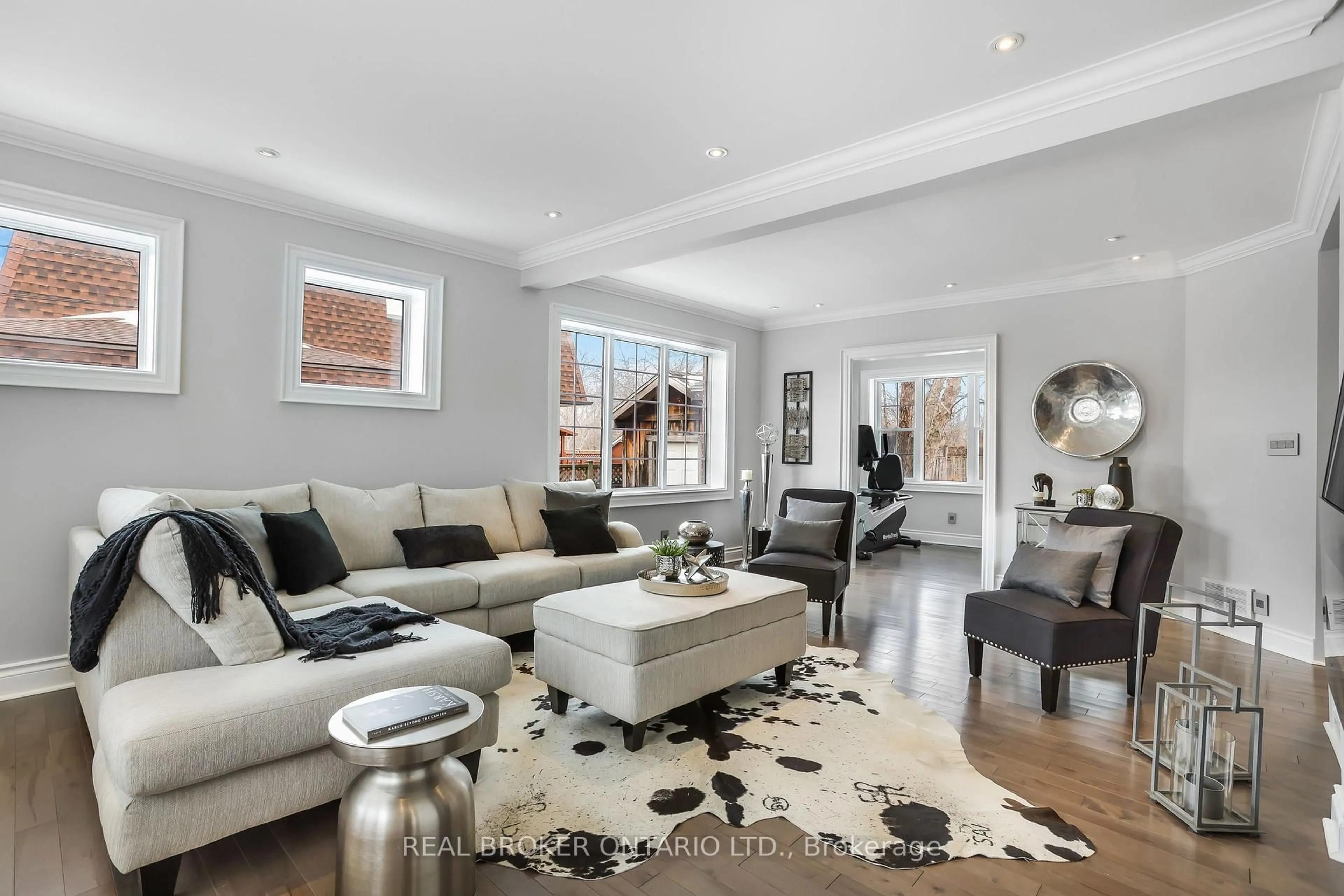 Living room with furniture, unknown for 231 #8 Highway, Hamilton Ontario L8G 1E2