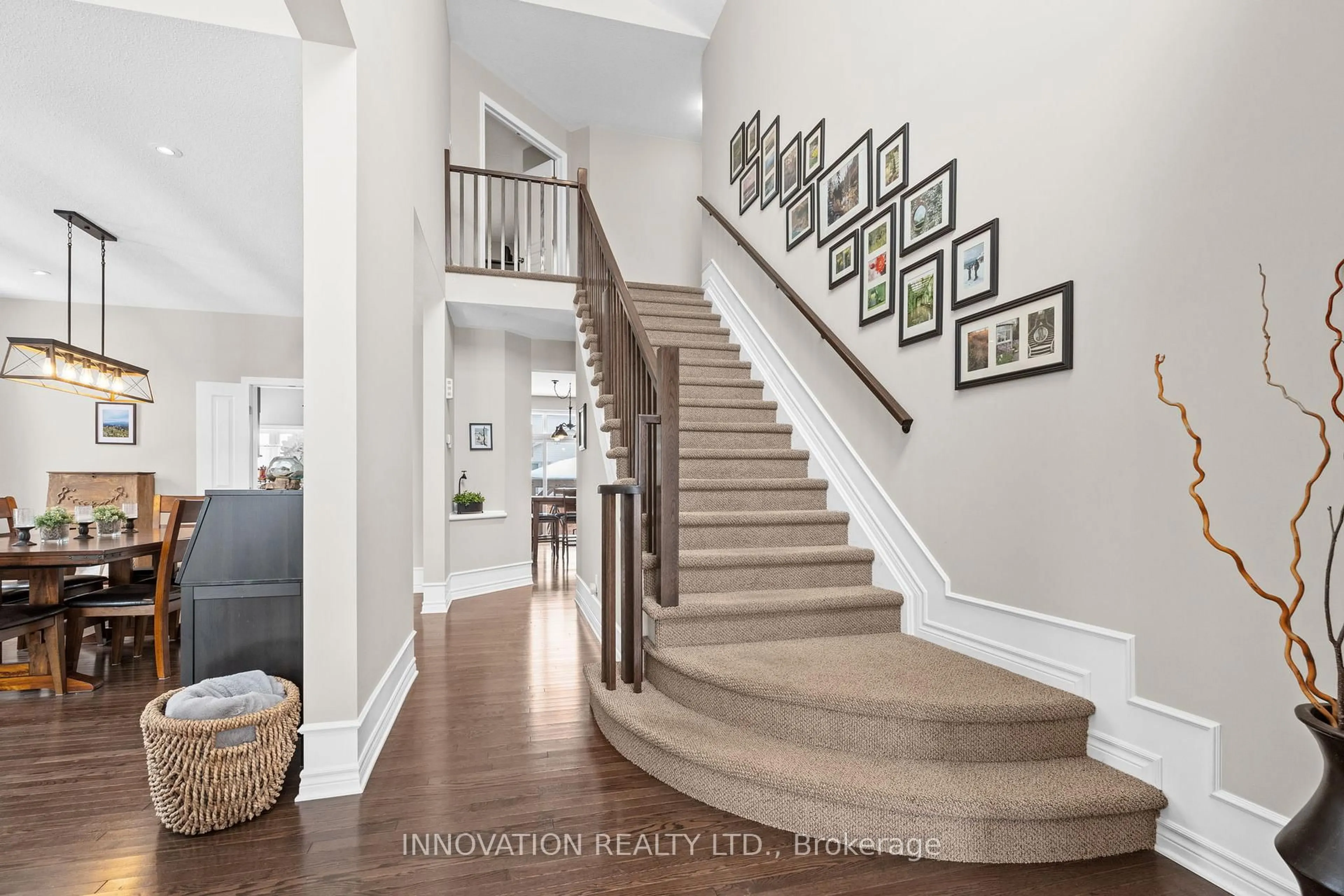 Indoor entryway for 525 Grand Tully Way, Ottawa Ontario K1V 2M8