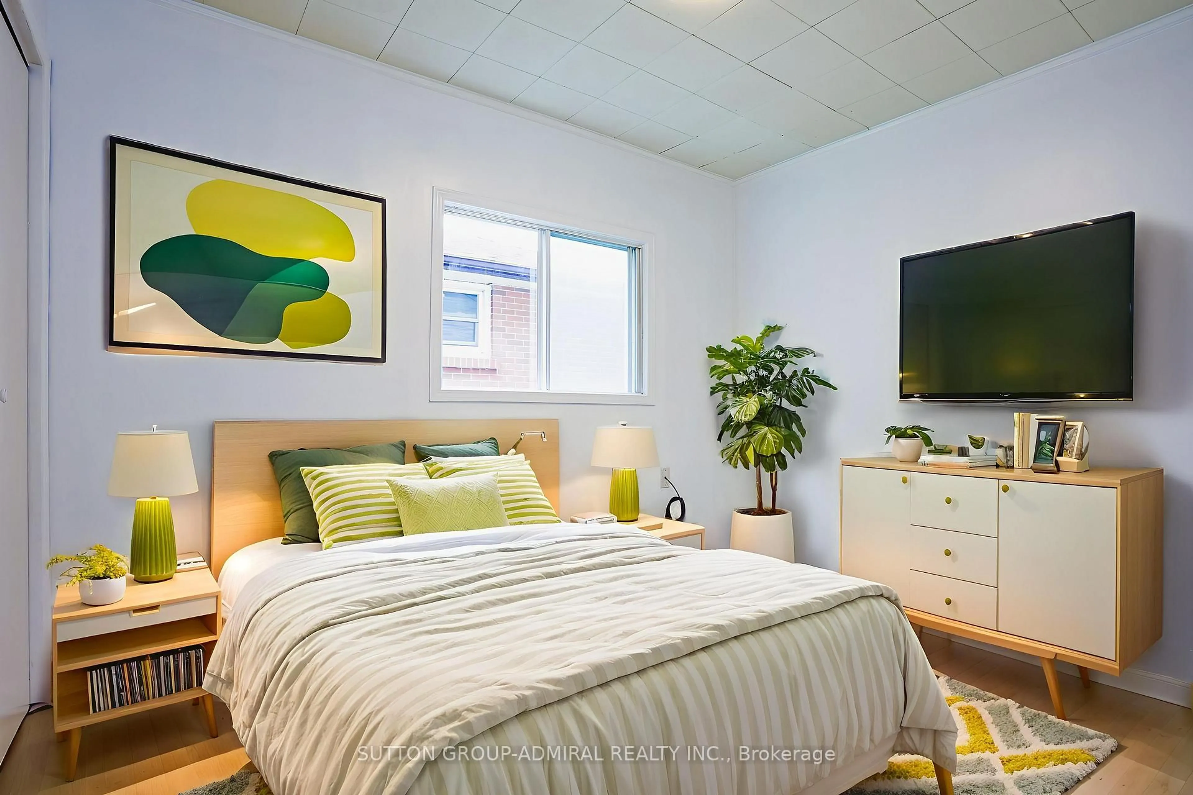 Bedroom with bed, wood/laminate floor for 383 Edmonton St, London East Ontario N5W 4Y6