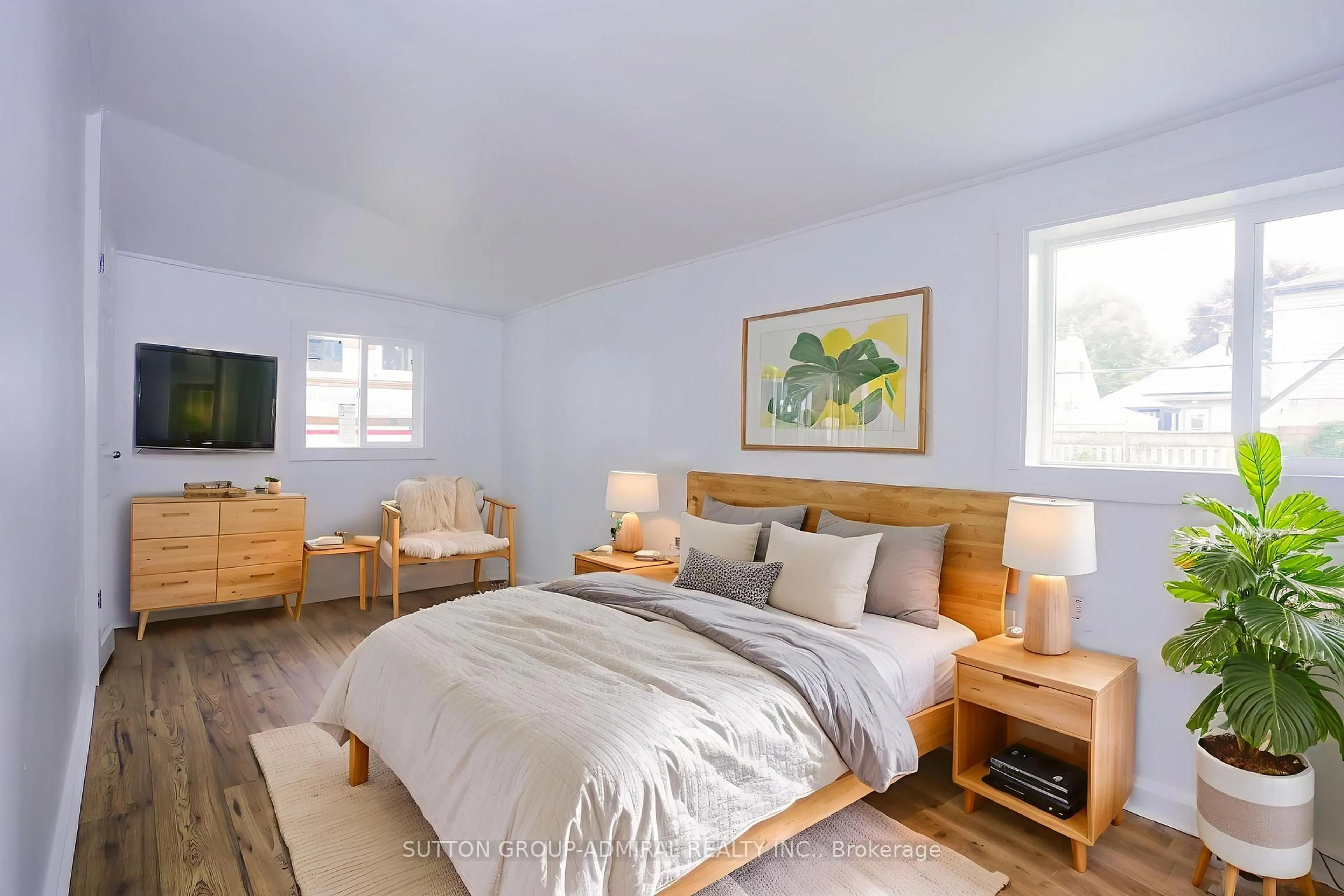 Bedroom with bed, wood/laminate floor for 383 Edmonton St, London East Ontario N5W 4Y6