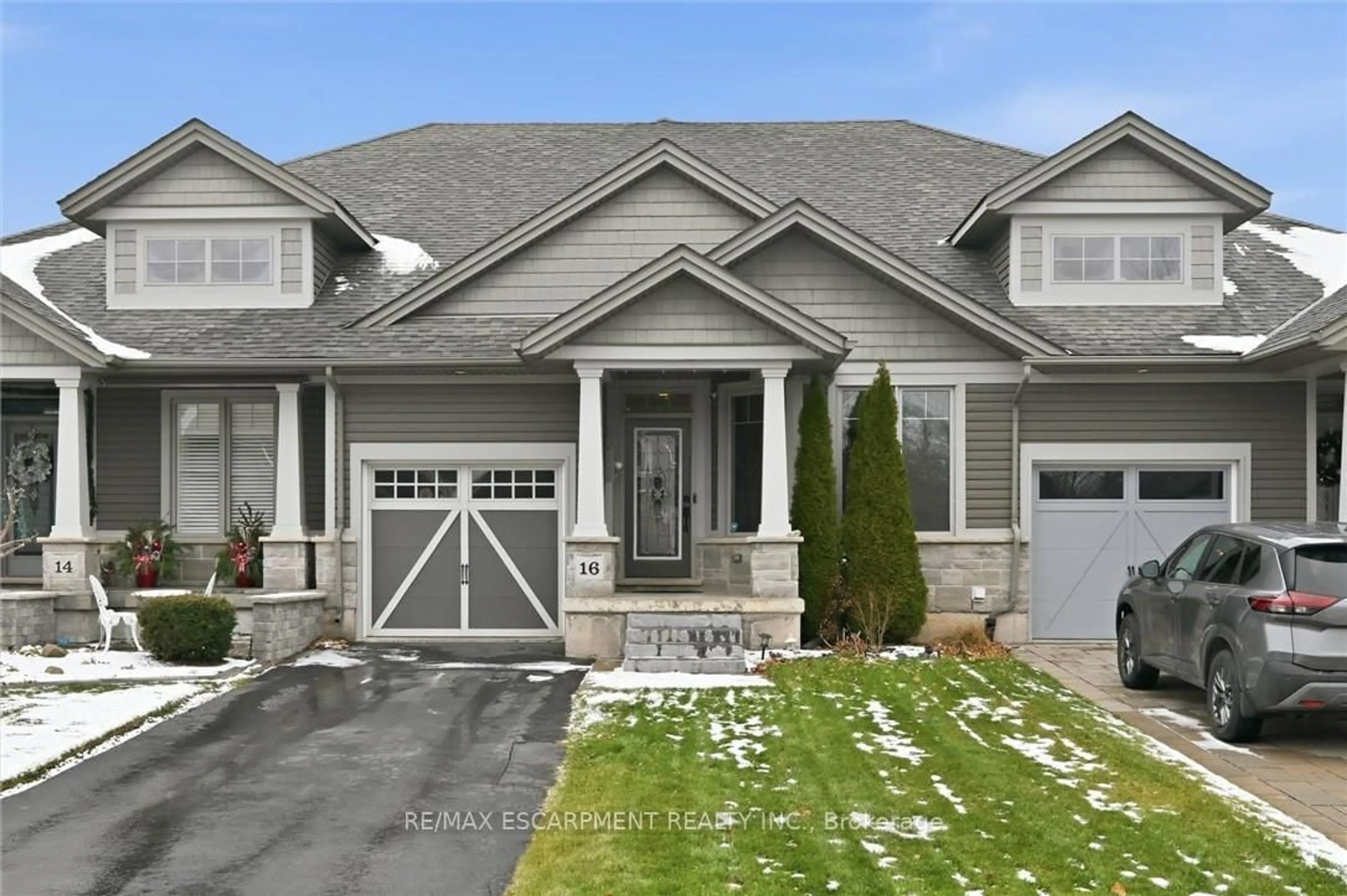 Home with vinyl exterior material, street for 16 Brookside Terr, West Lincoln Ontario L0R 2A0