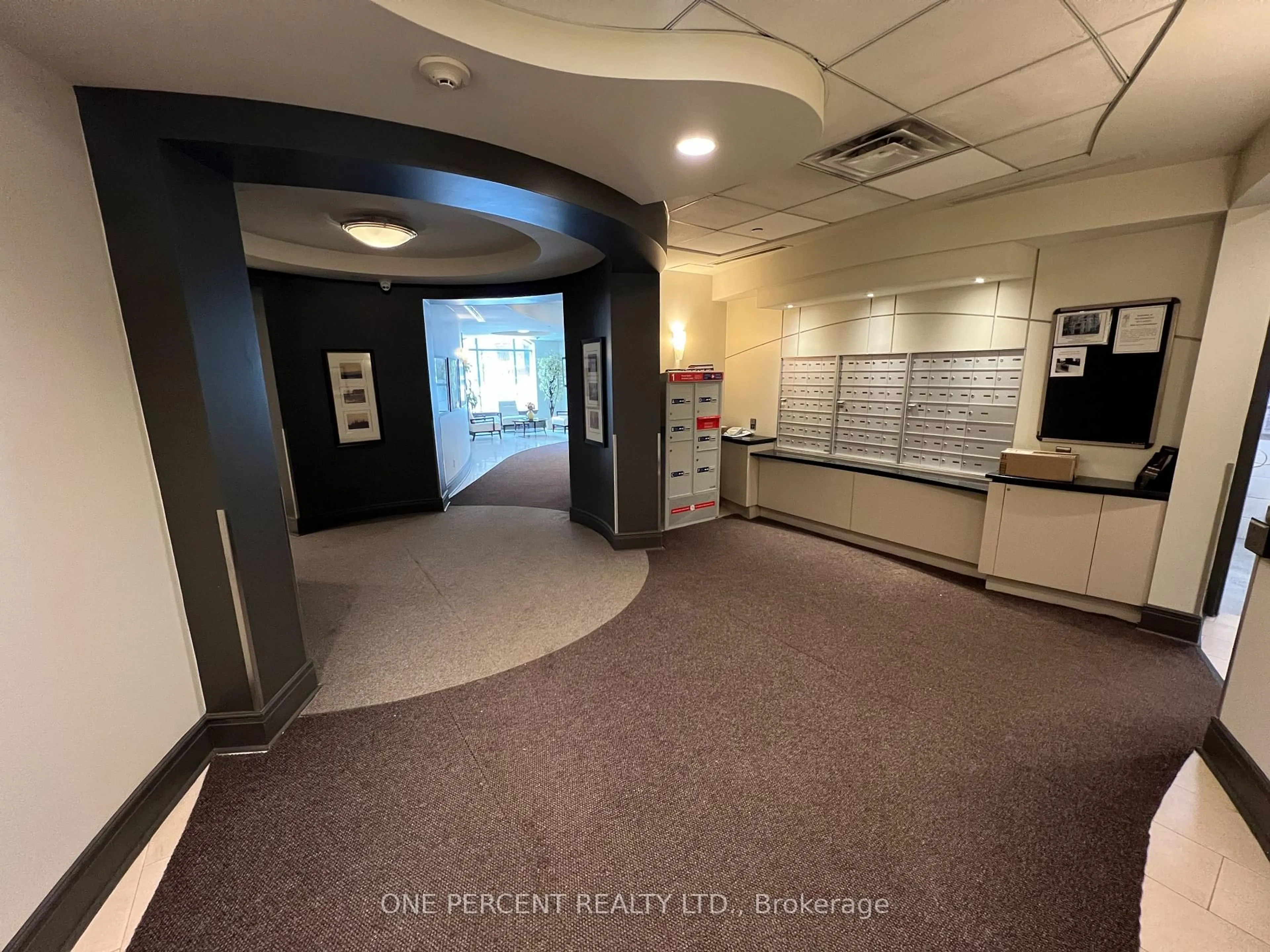 Indoor foyer for 95 Bronson Ave #1603, Ottawa Ontario K1R 1E2