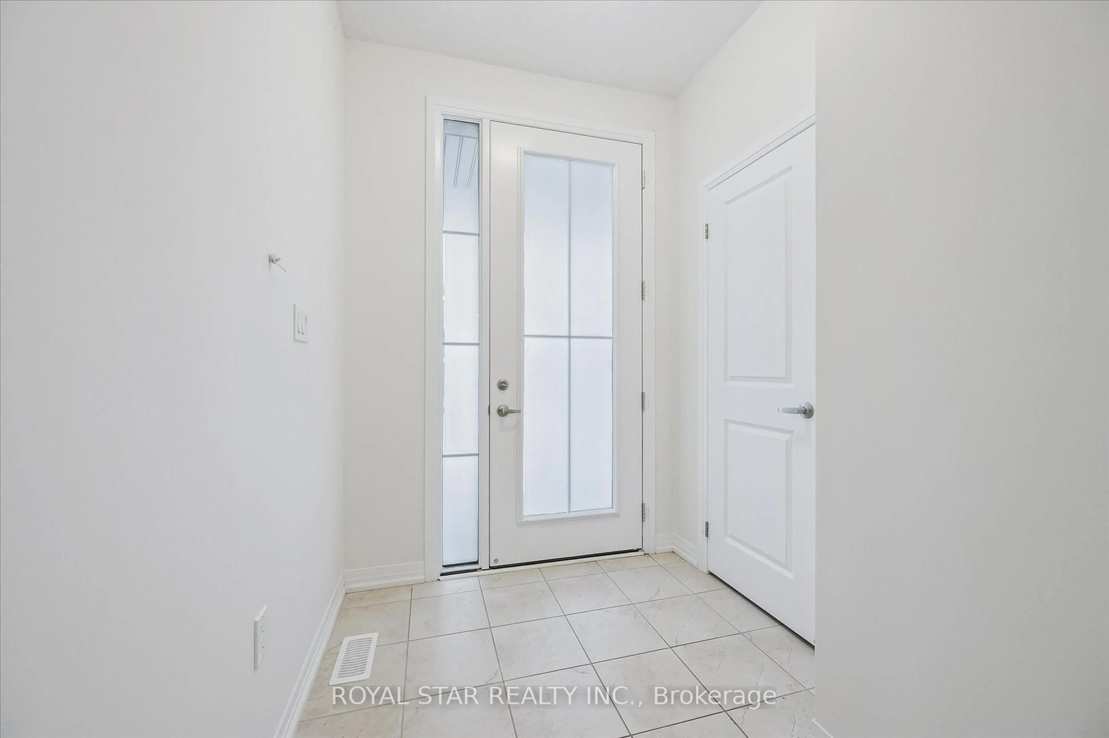 Indoor entryway for 43 Blacklock St, Cambridge Ontario N1S 0E2