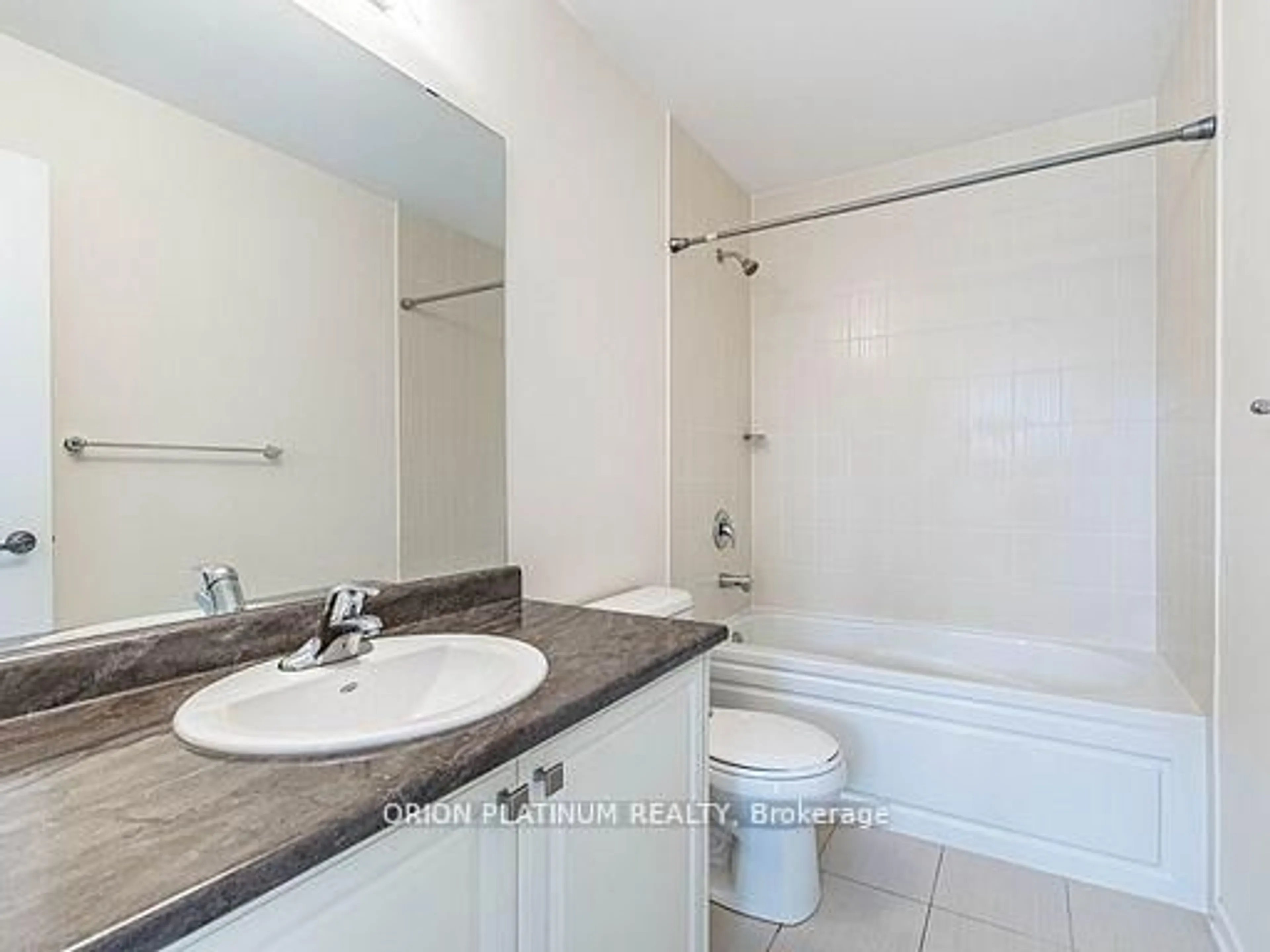 Standard bathroom, unknown for 135 Pagebrook Cres, Hamilton Ontario L8J 0K7