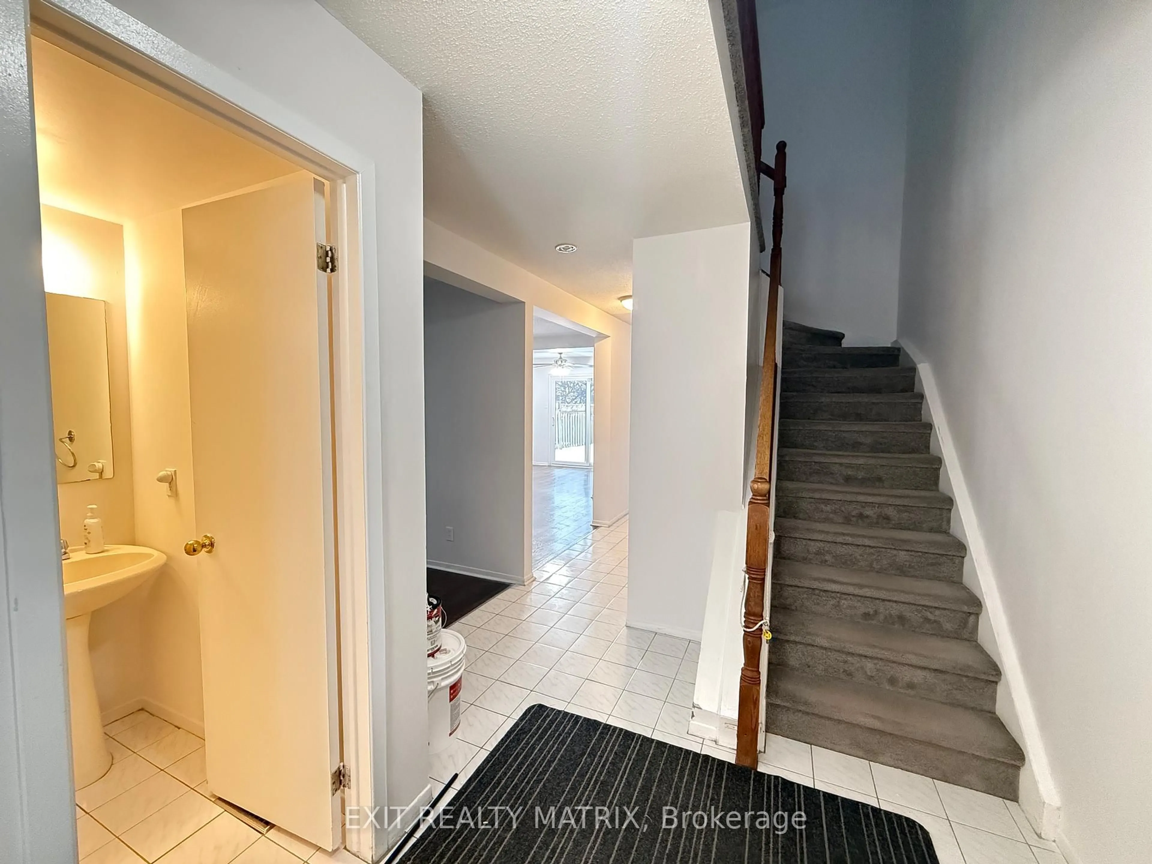 Indoor entryway for 712 Mathieu Way, Ottawa Ontario K4A 2S5
