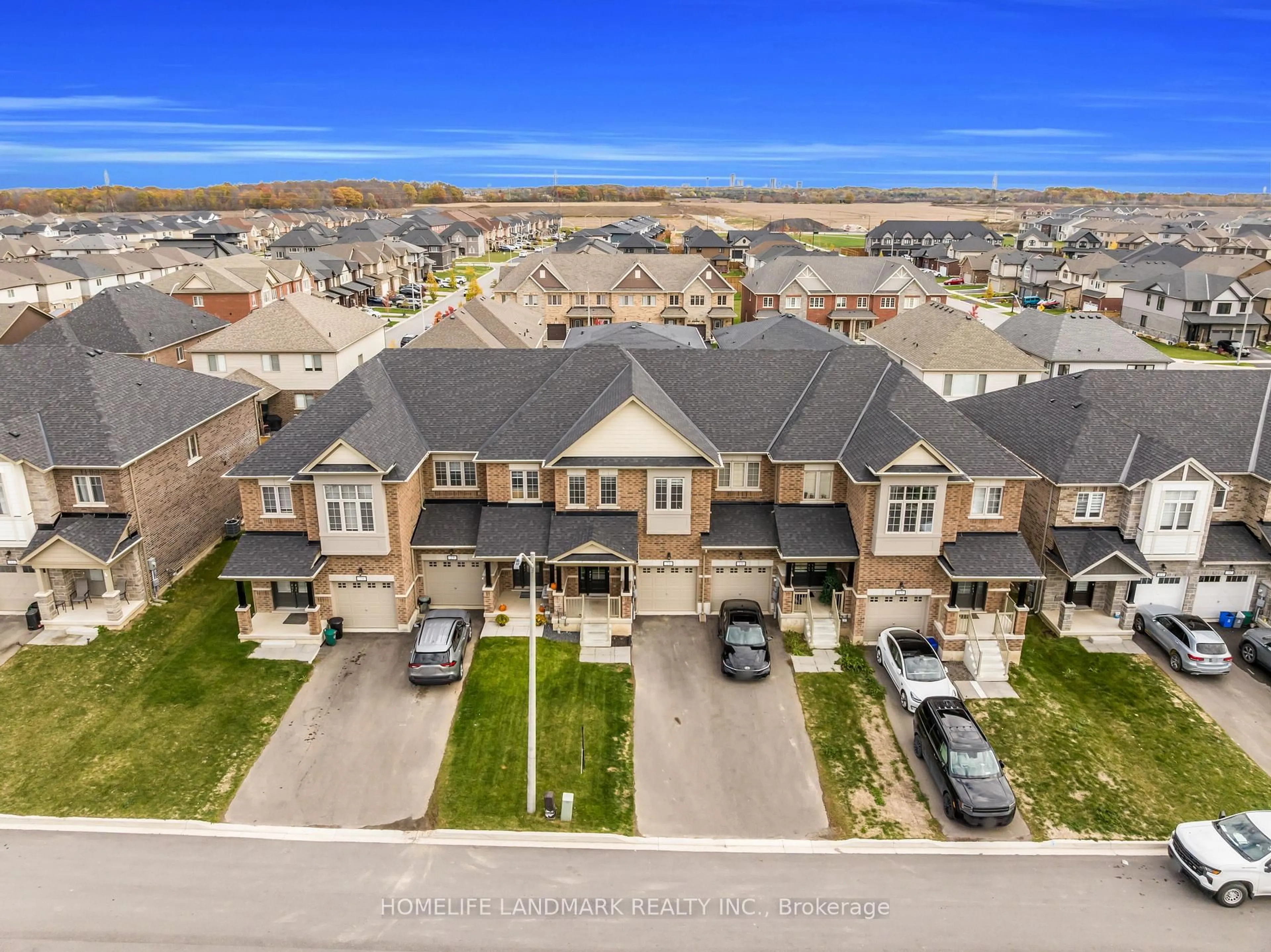 A pic from outside/outdoor area/front of a property/back of a property/a pic from drone, street for 21 Sapphire Way, Thorold Ontario L0S 1A0