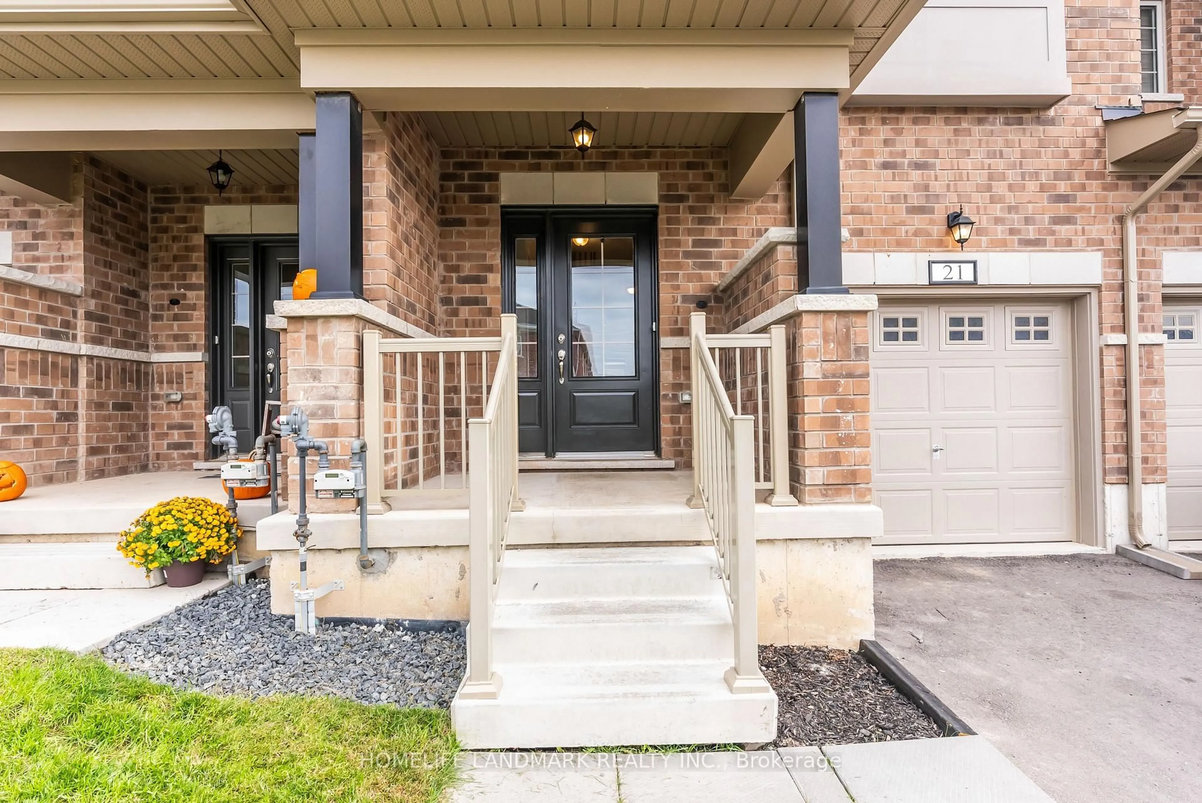 Indoor entryway for 21 Sapphire Way, Thorold Ontario L0S 1A0