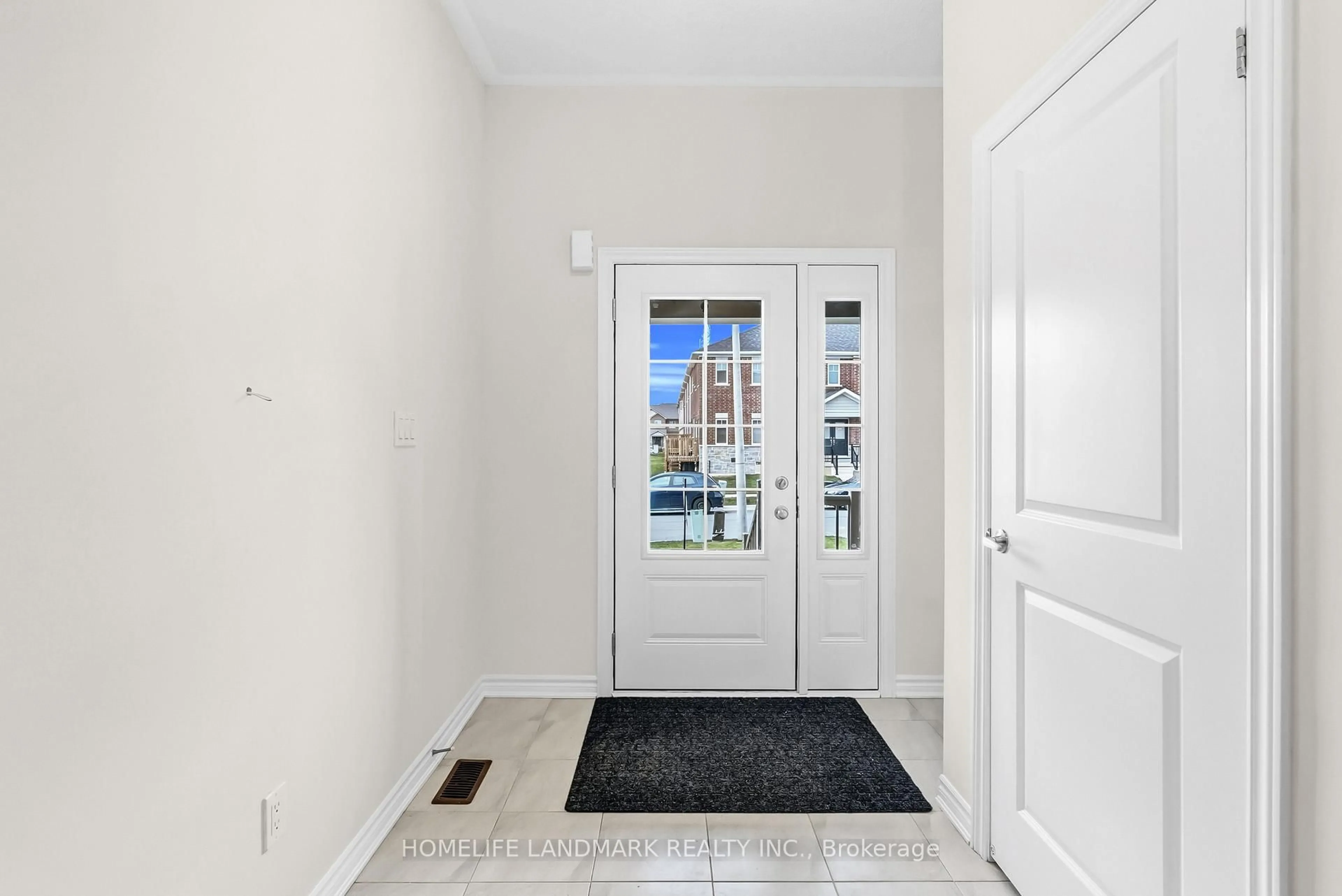 Indoor entryway for 21 Sapphire Way, Thorold Ontario L0S 1A0