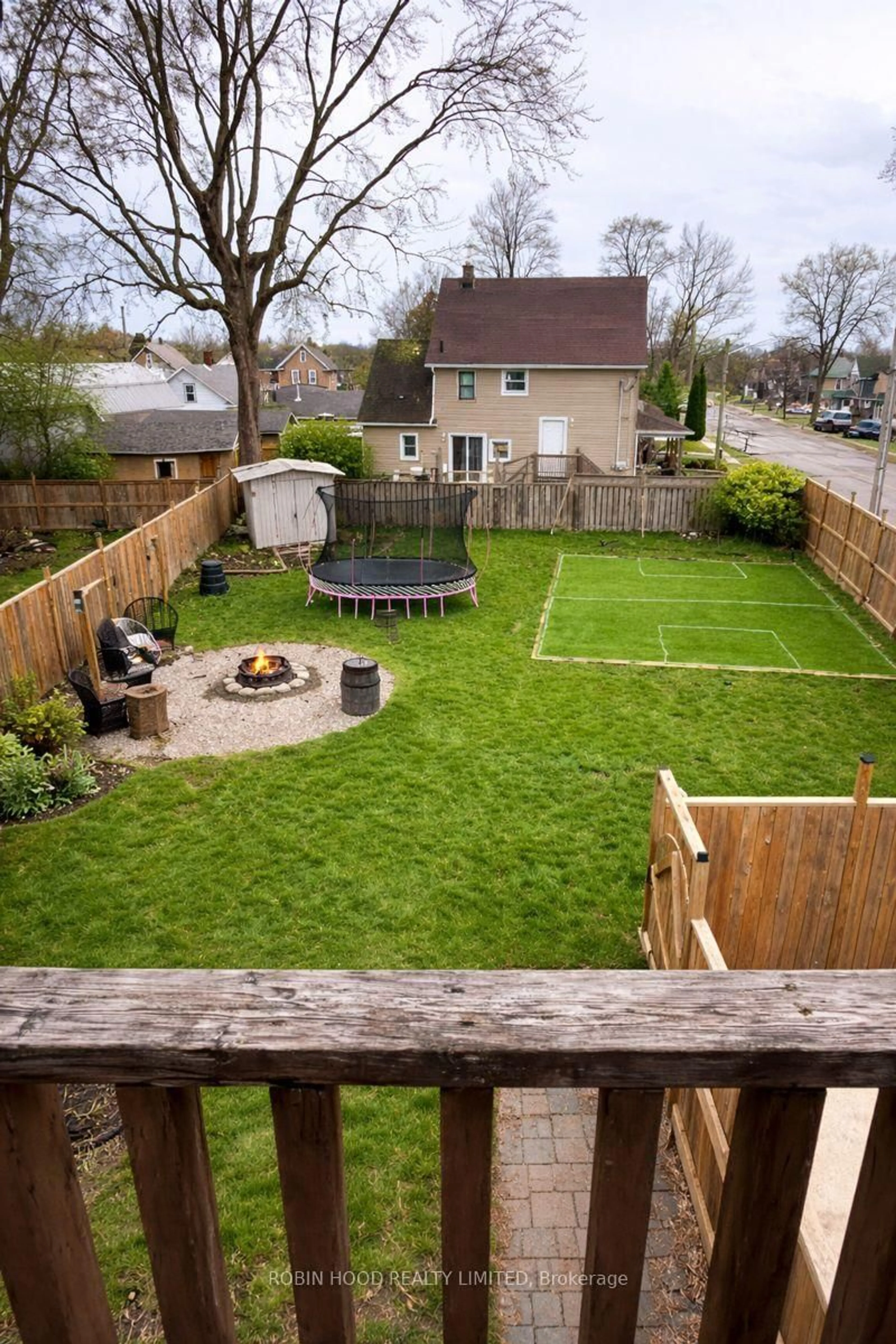 Patio, street for 140 Dorothy St, Welland Ontario L3B 3V9