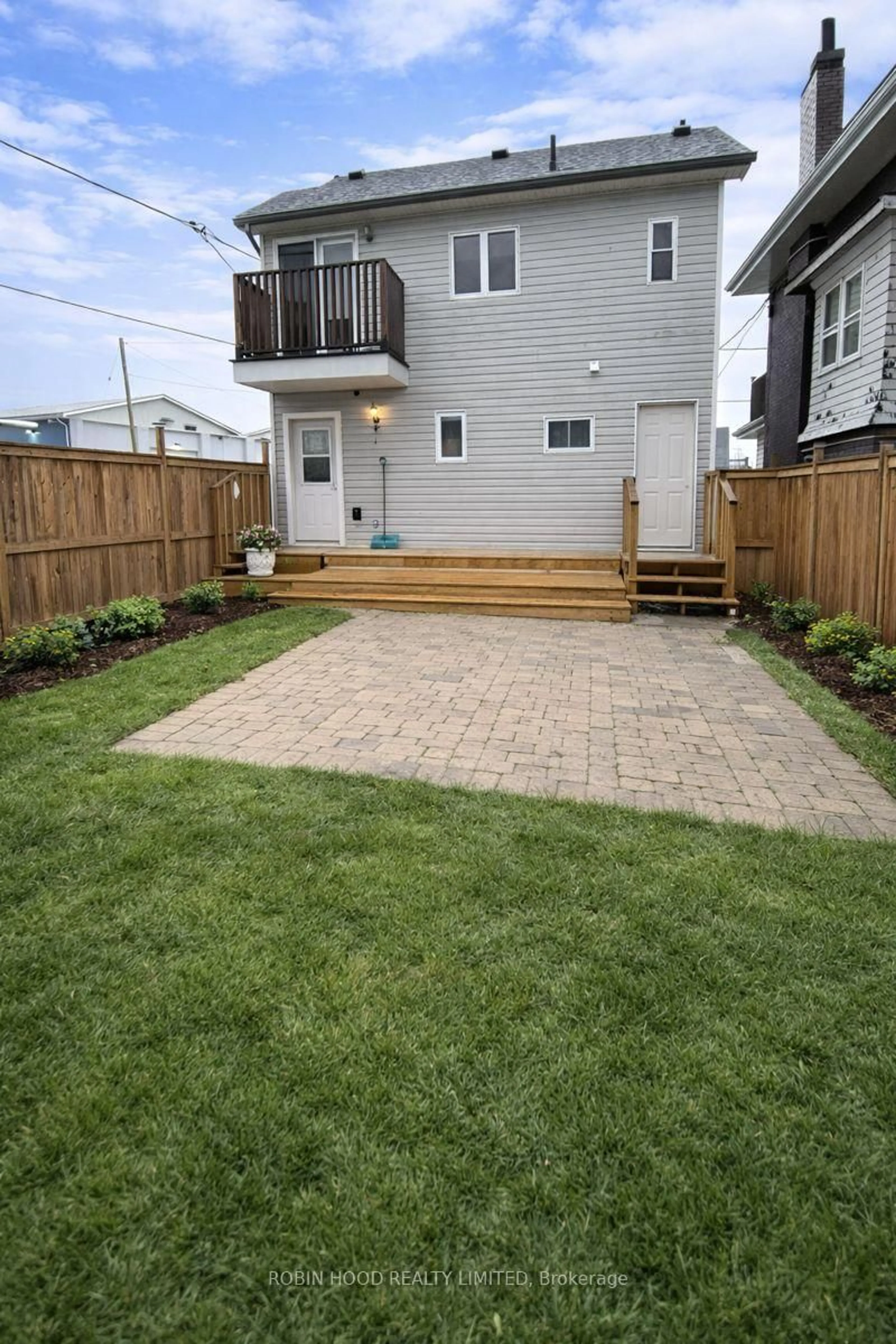 Patio, street for 140 Dorothy St, Welland Ontario L3B 3V9