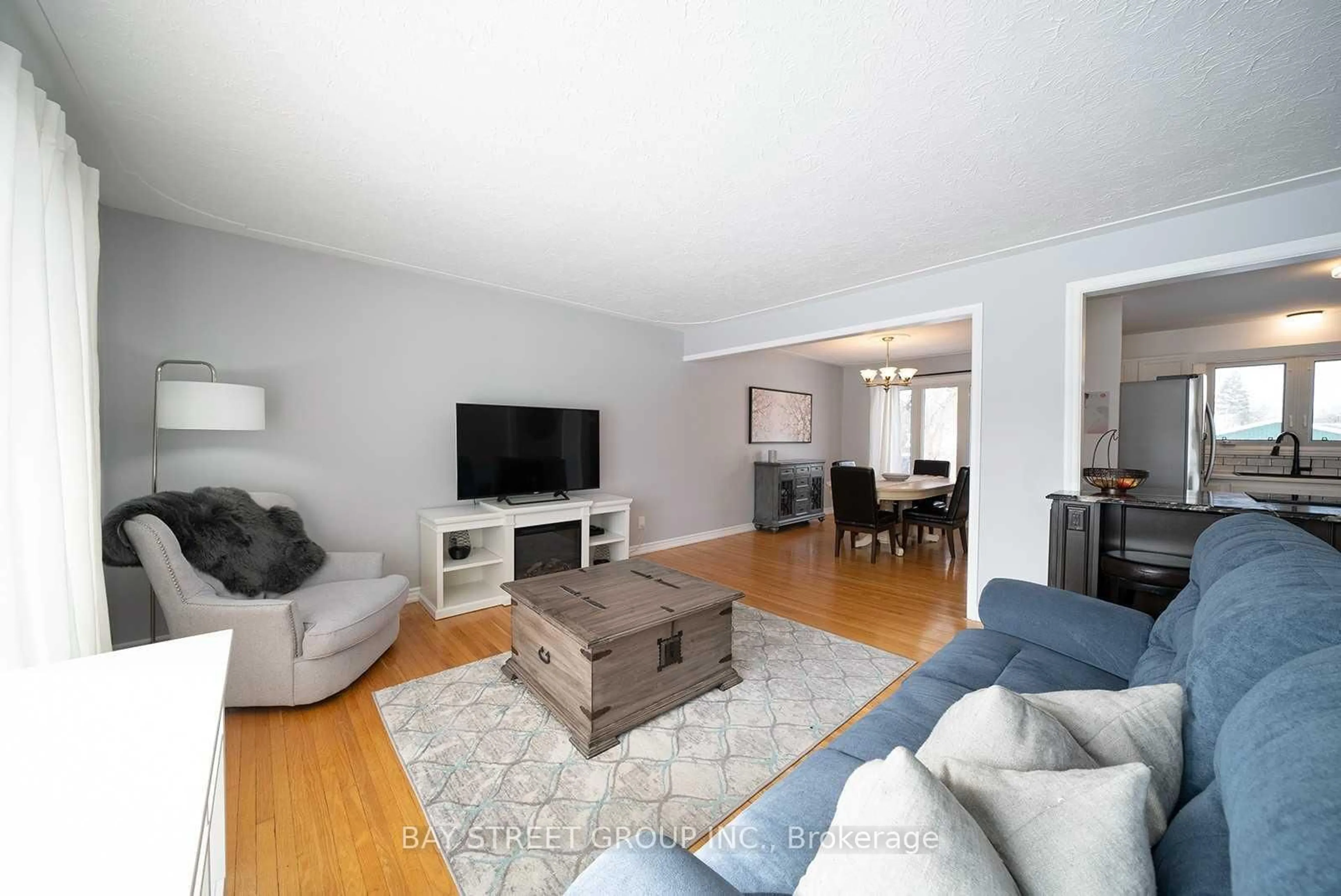 Living room with furniture, wood/laminate floor for 31 Tranquility St, Brantford Ontario N3R 3H6