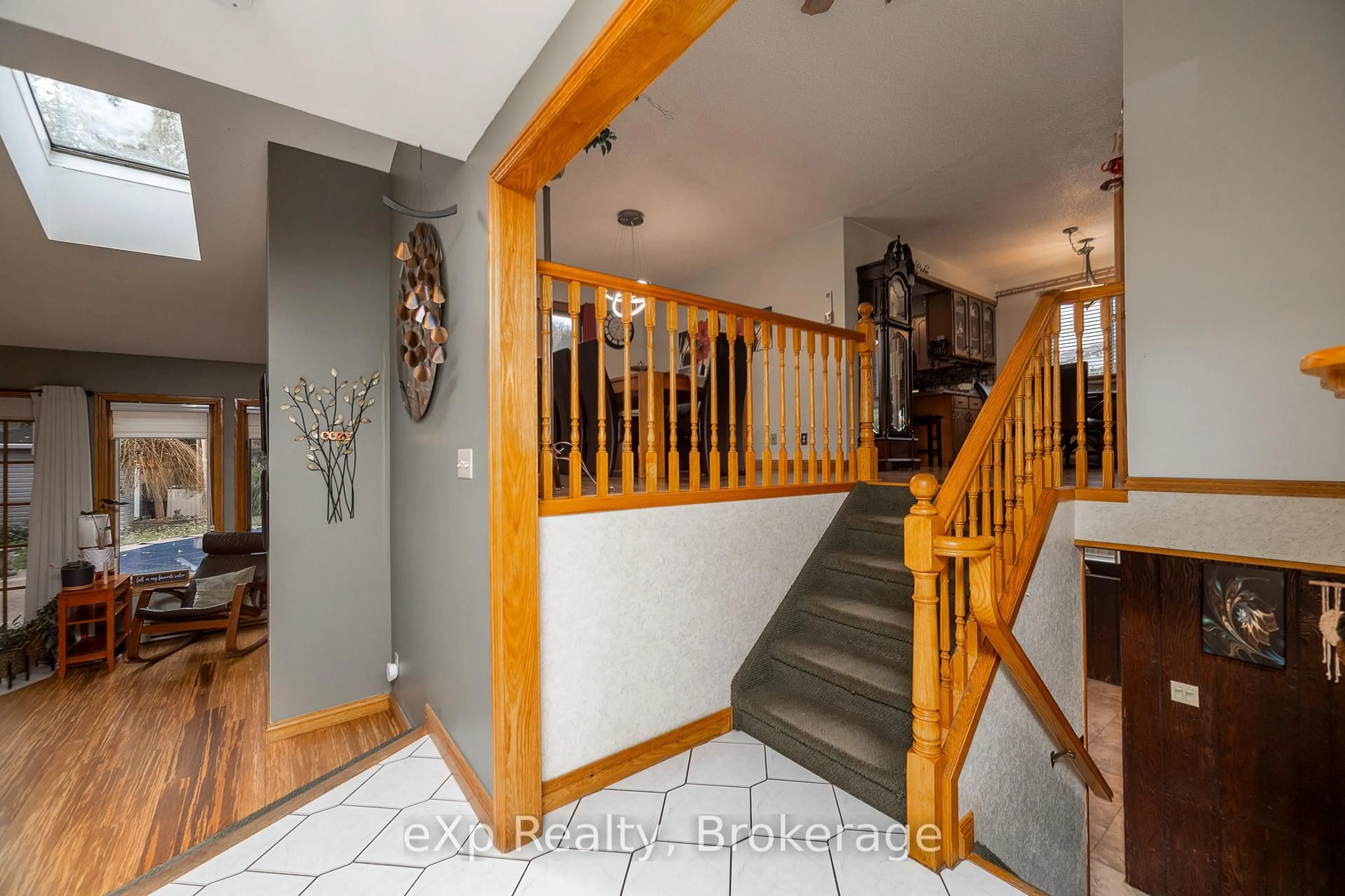 Indoor foyer for 210 5th A Ave, Owen Sound Ontario N4K 6G8