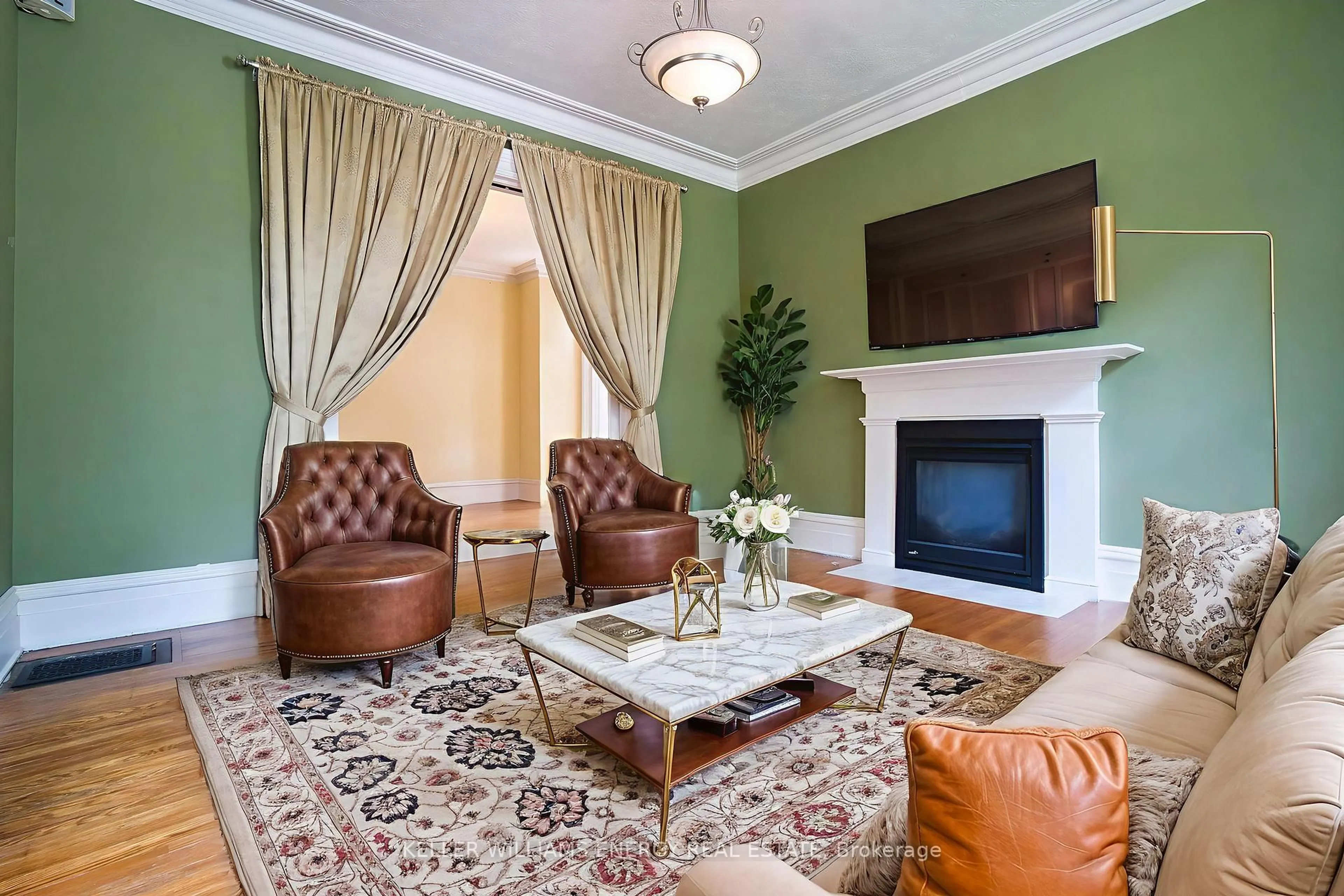 Living room with furniture, unknown for 88 Wellington St, Woodstock Ontario N4S 6R1