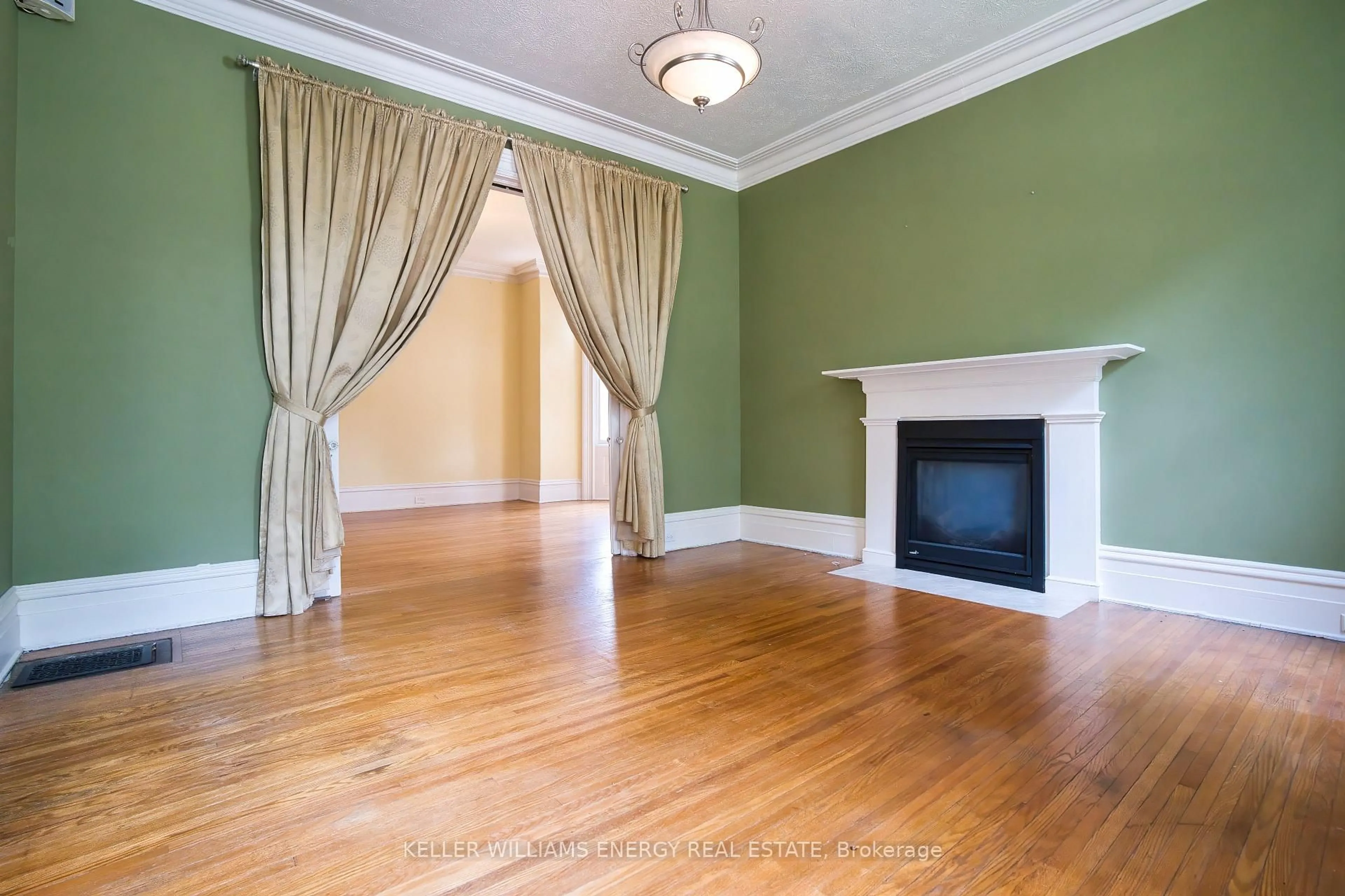 Unknown for 88 Wellington St, Woodstock Ontario N4S 6R1