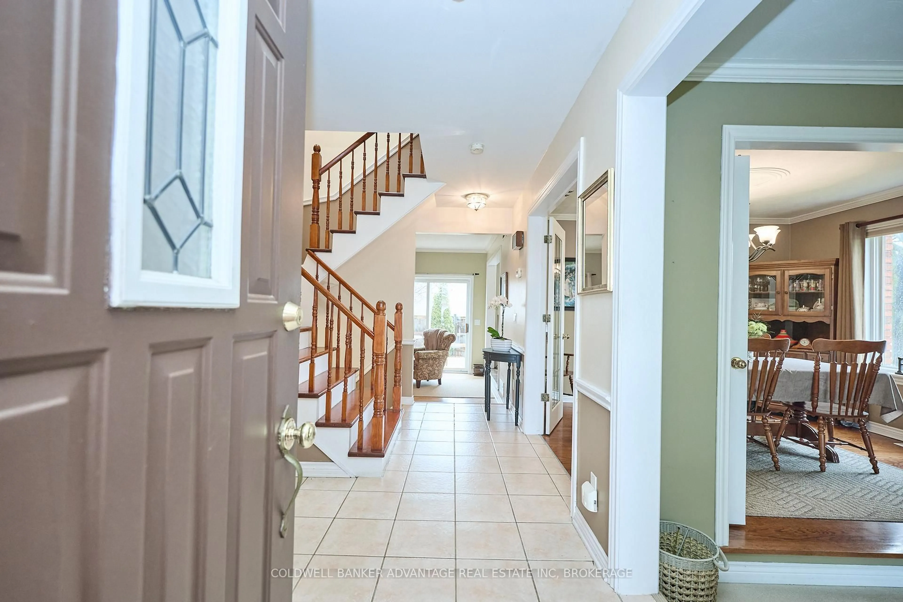 Indoor entryway for 28 Dixon Cres, Welland Ontario L3C 6P4