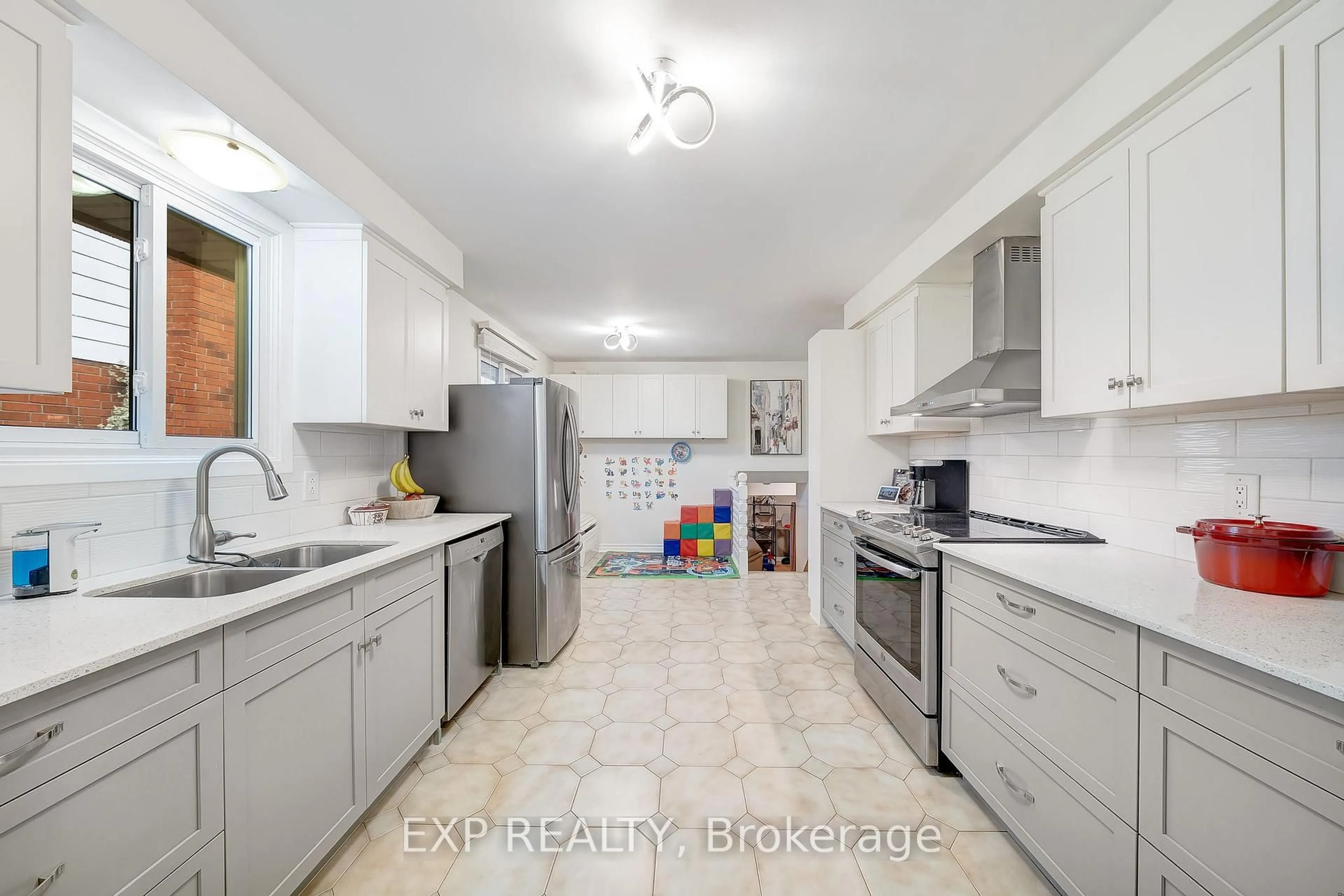 Standard kitchen, ceramic/tile floor for 6185 Eldorado Ave, Niagara Falls Ontario L2H 1S5