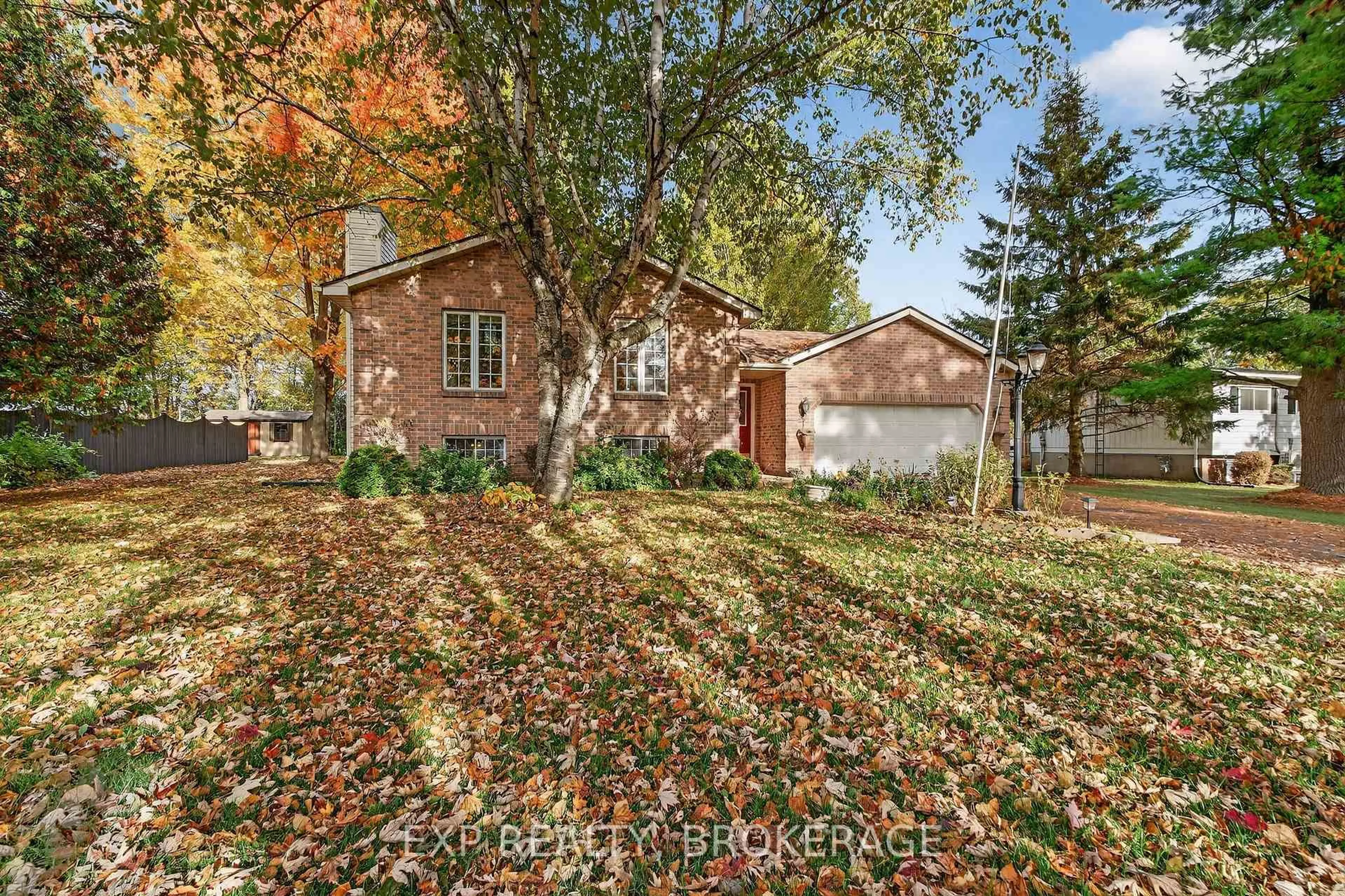 Home with brick exterior material, street for 63 SOUTHWOOD Cres, Plantagenet Ontario K7R 3L2