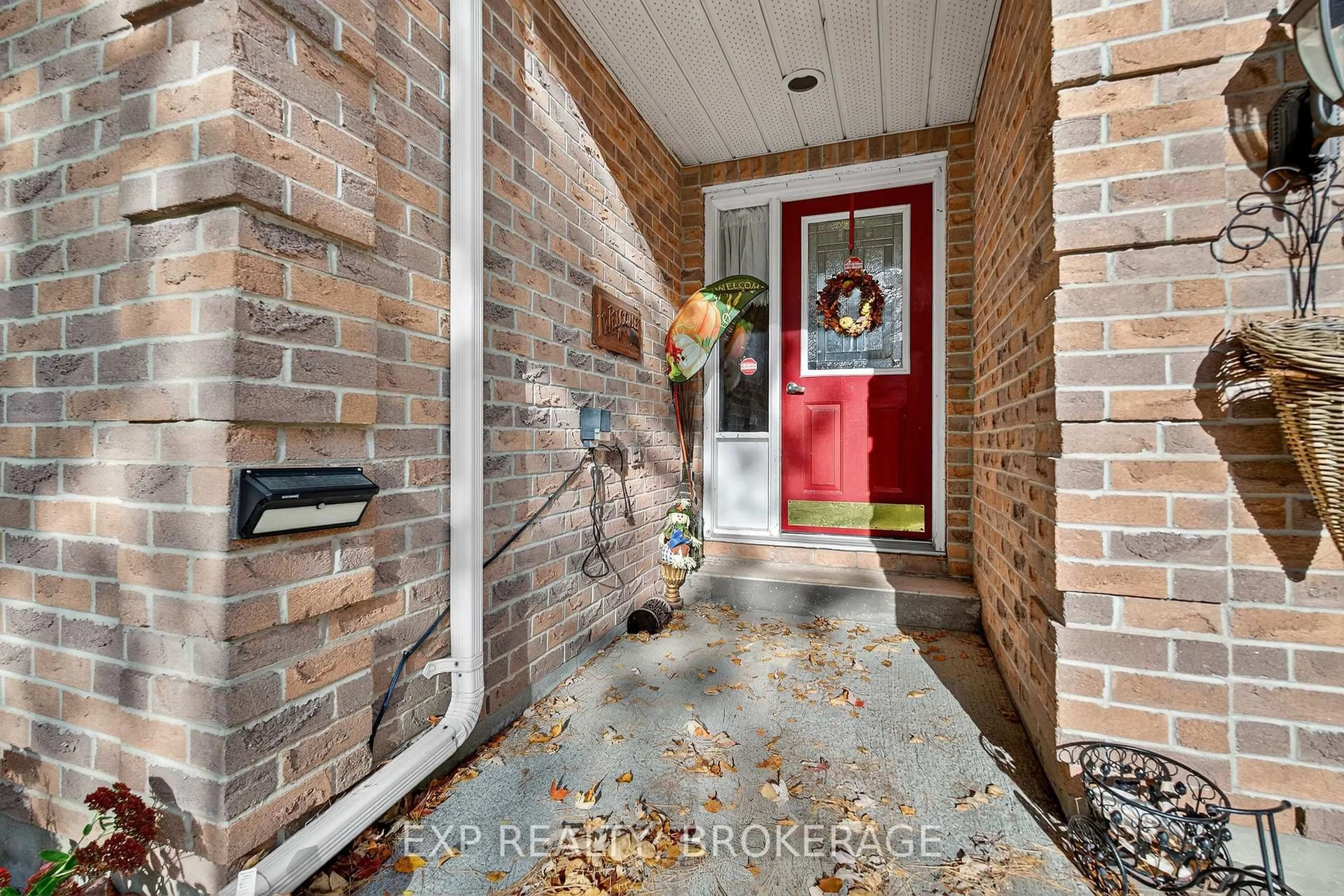 Indoor entryway for 63 SOUTHWOOD Cres, Plantagenet Ontario K7R 3L2