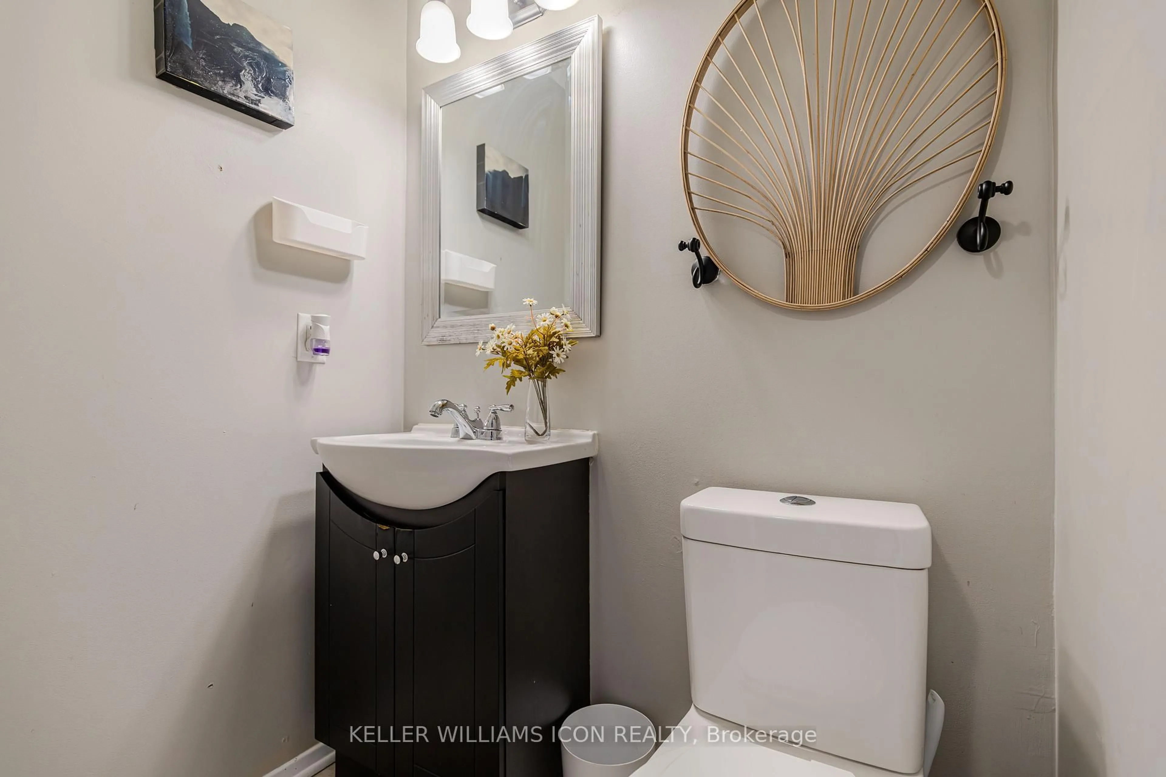 Standard bathroom, ceramic/tile floor for 380 Woodfield Dr, Ottawa Ontario K2G 3W9