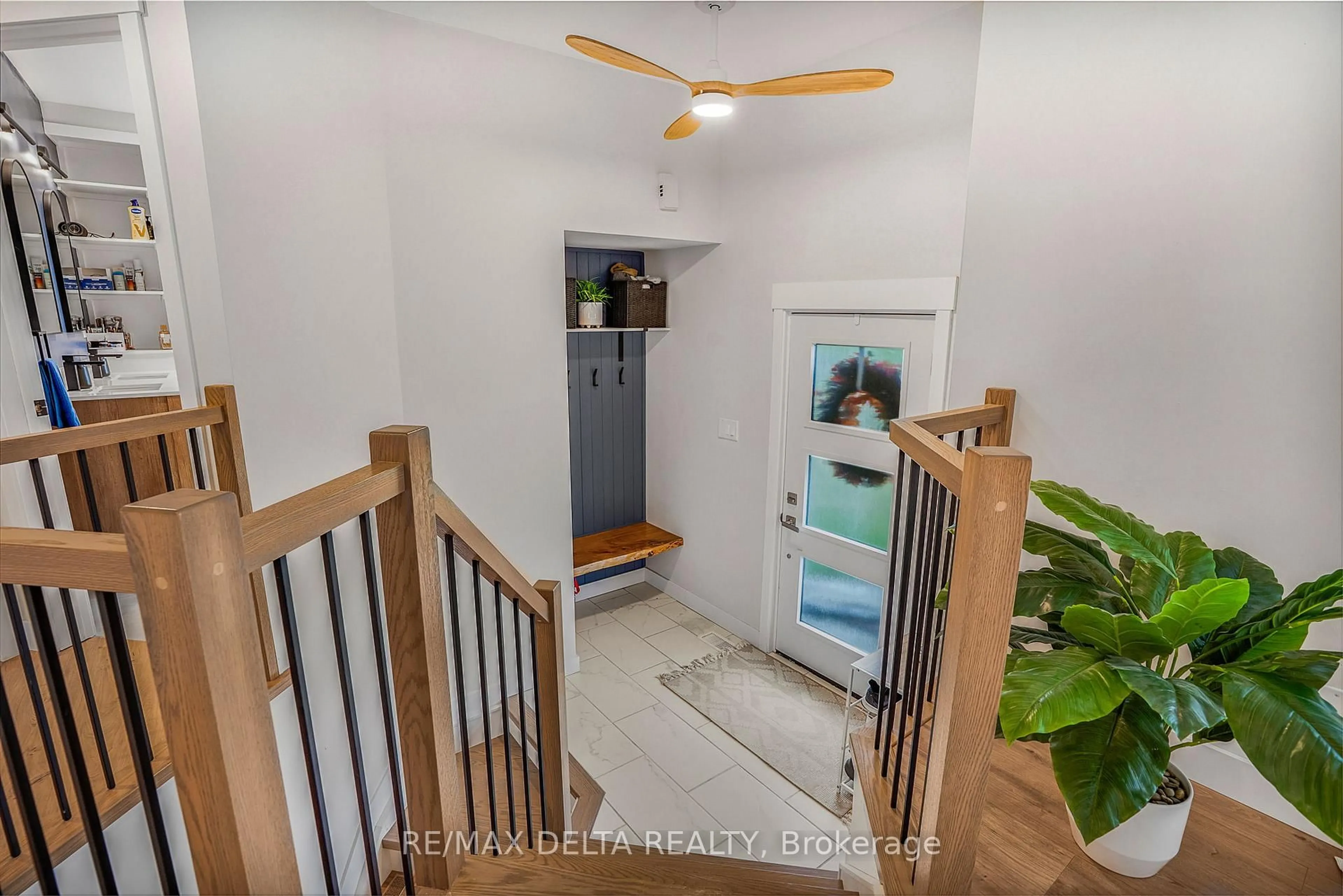 Indoor foyer for 546 Devista Blvd, Alfred and Plantagenet Ontario K0B 1A0