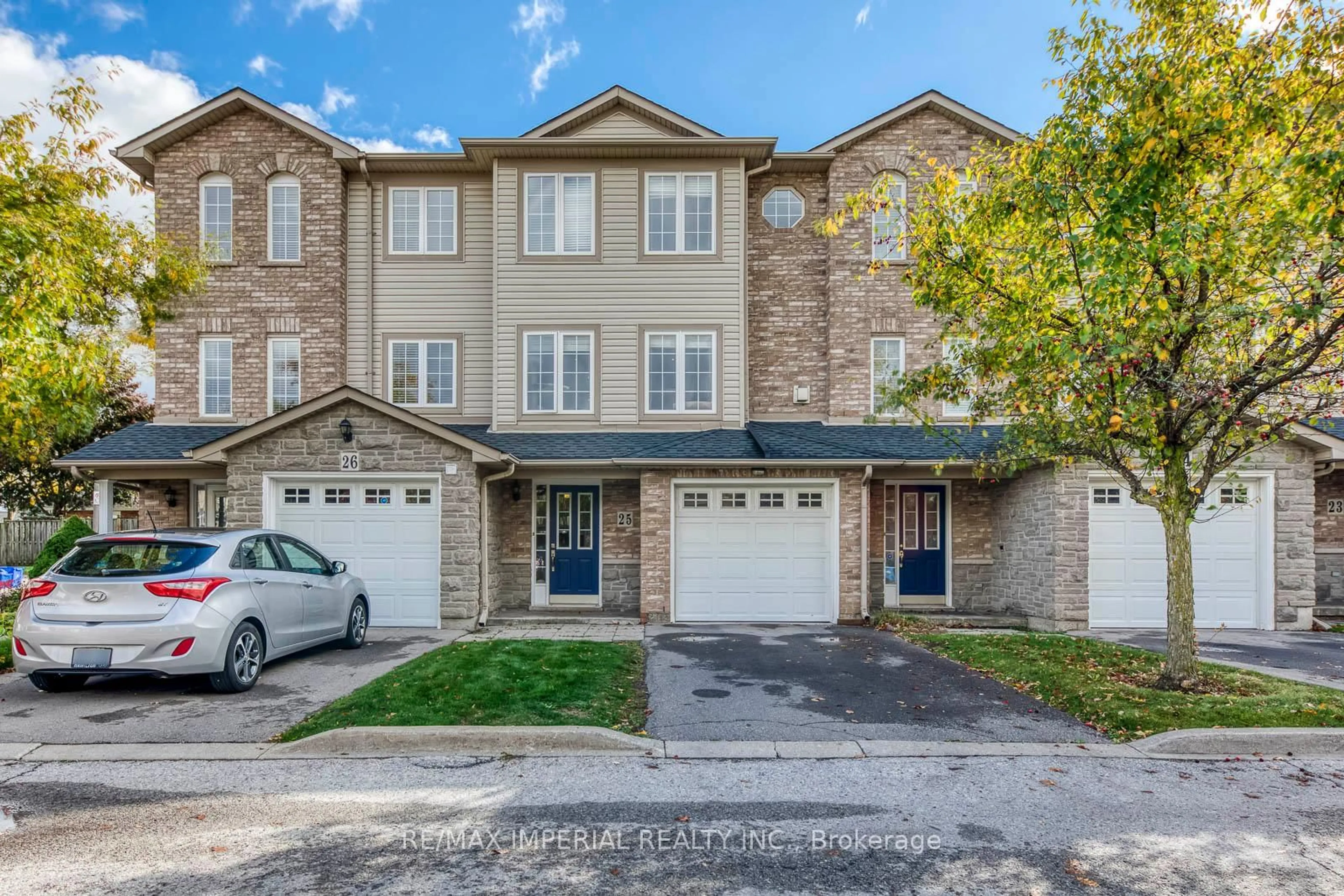 A pic from outside/outdoor area/front of a property/back of a property/a pic from drone, street for 7 Southside Pl #25, Hamilton Ontario L9C 7W6