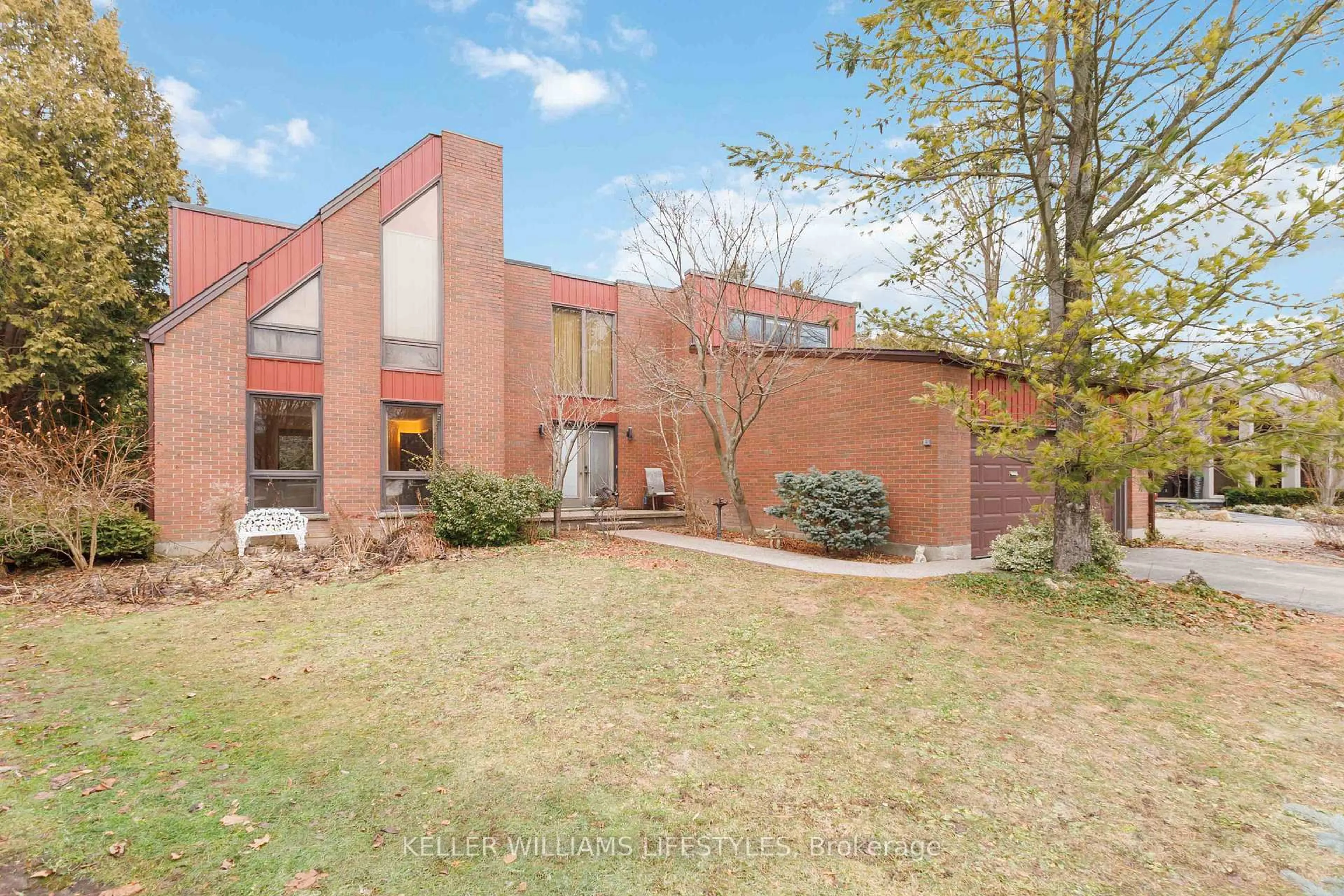 Home with brick exterior material, building for 3 Shavian Crt, London North Ontario N6G 3G9