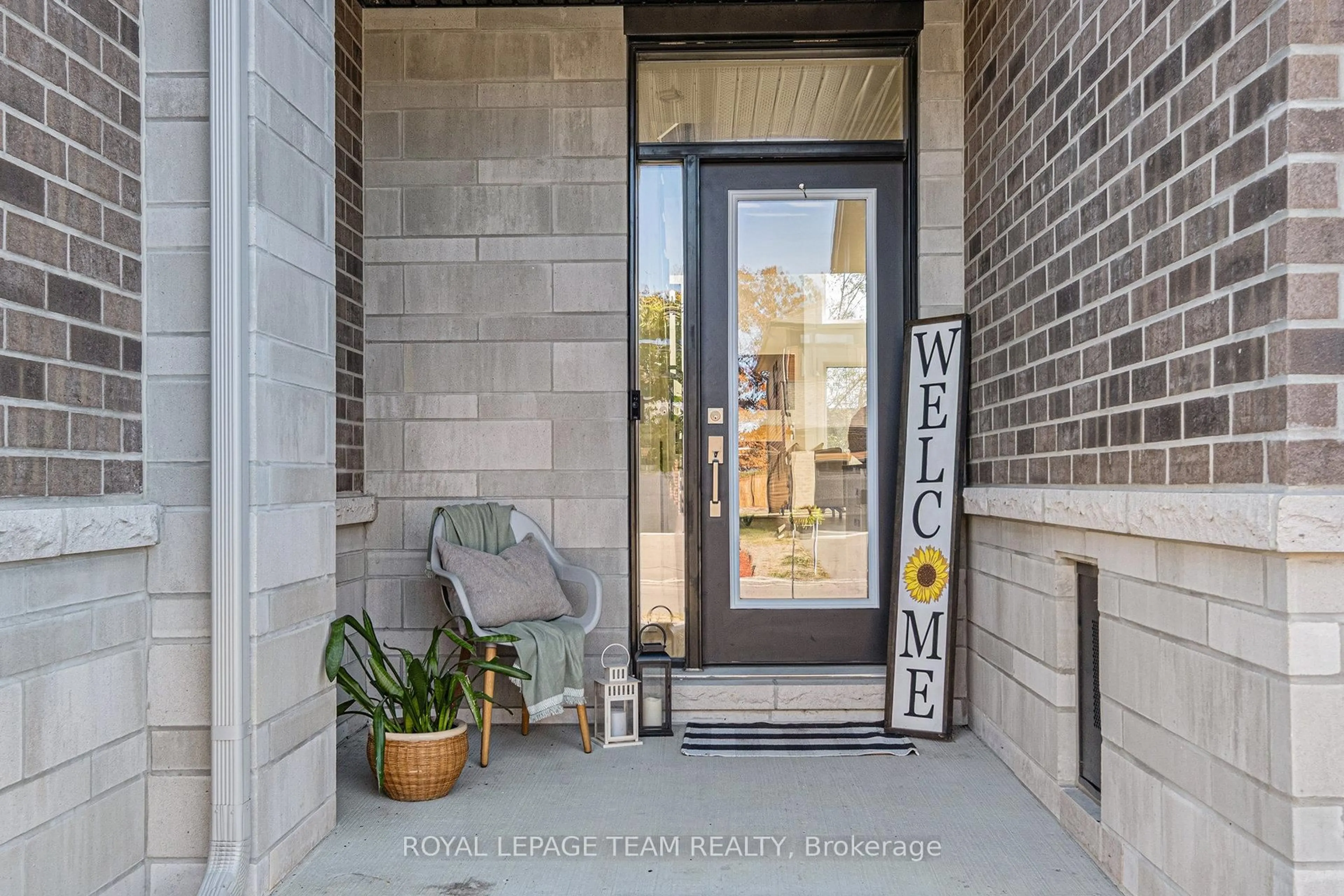 Indoor entryway for 220 Bristol Cres, North Grenville Ontario K0G 1J0