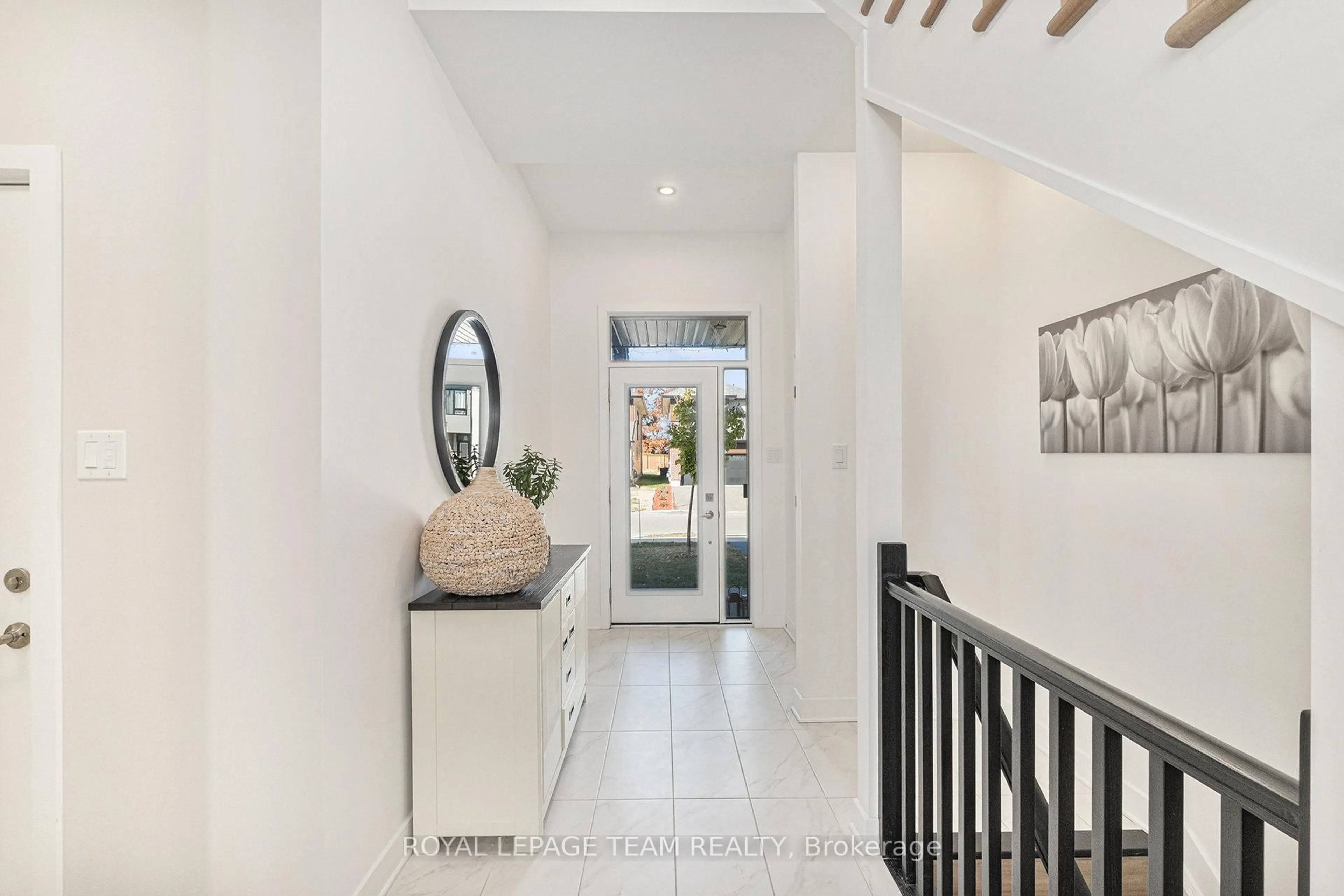 Indoor entryway for 220 Bristol Cres, North Grenville Ontario K0G 1J0