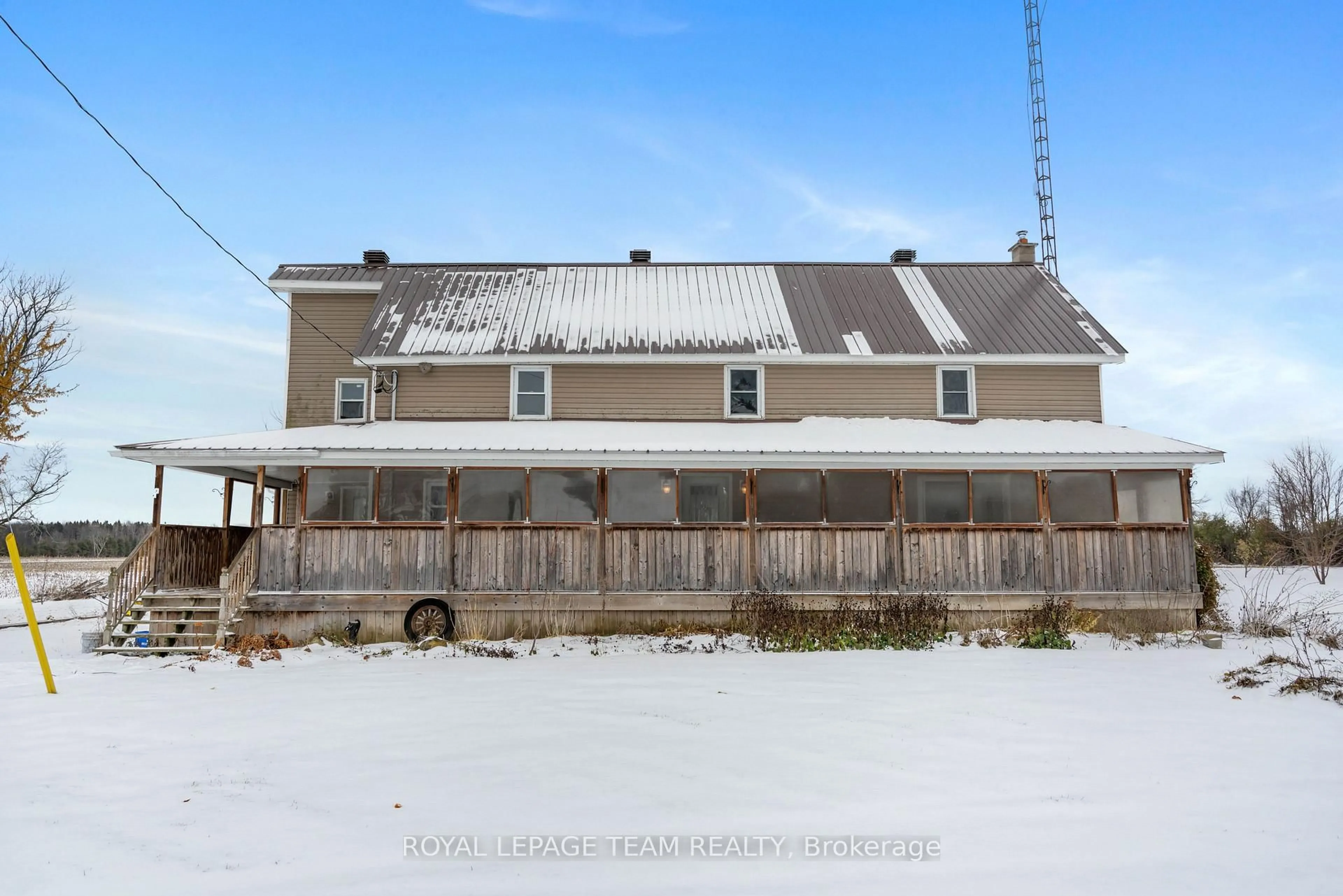 A pic from outside/outdoor area/front of a property/back of a property/a pic from drone, building for 3542 Beckstead Rd, South Dundas Ontario K0C 1H0
