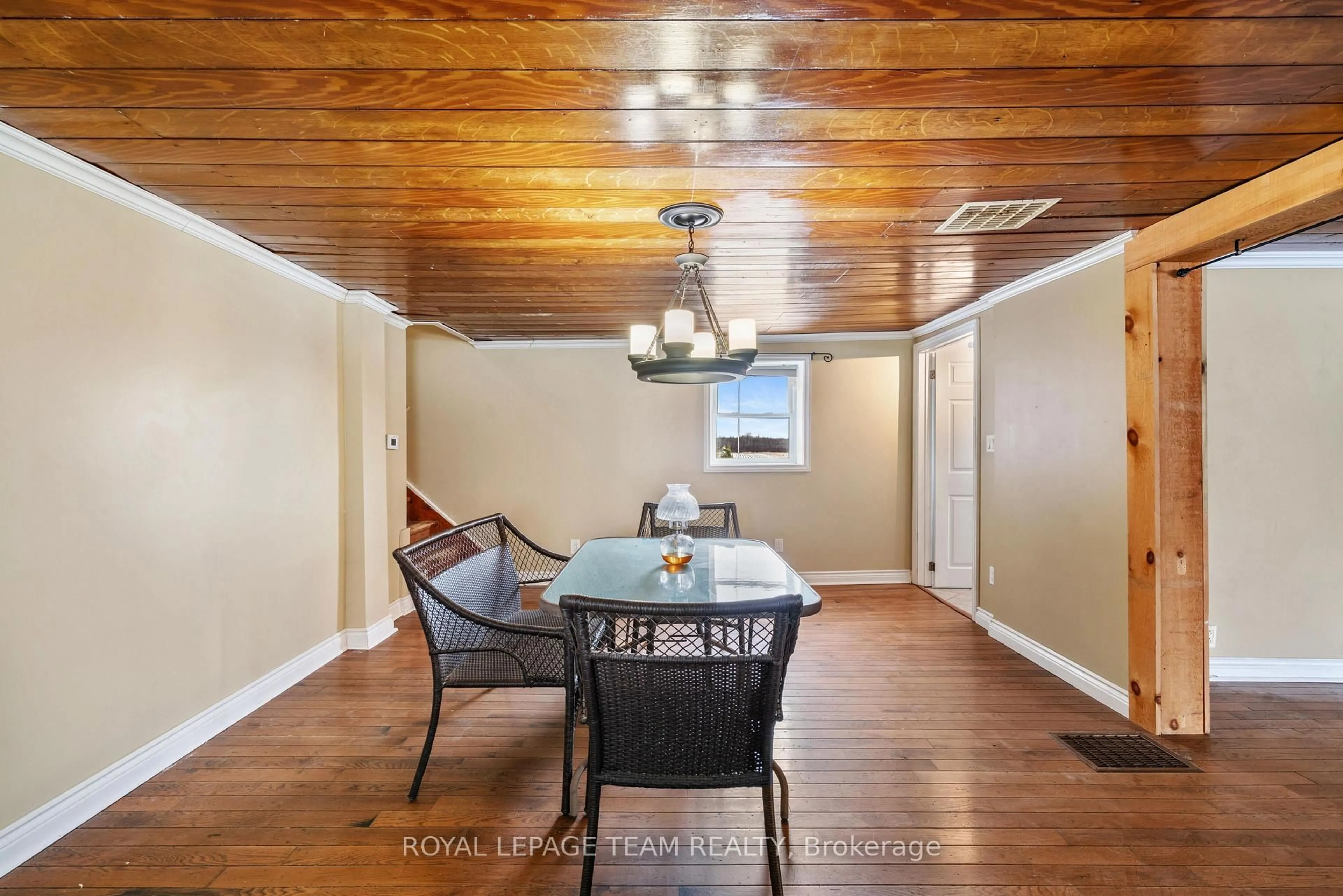 Dining room, wood/laminate floor for 3542 Beckstead Rd, South Dundas Ontario K0C 1H0