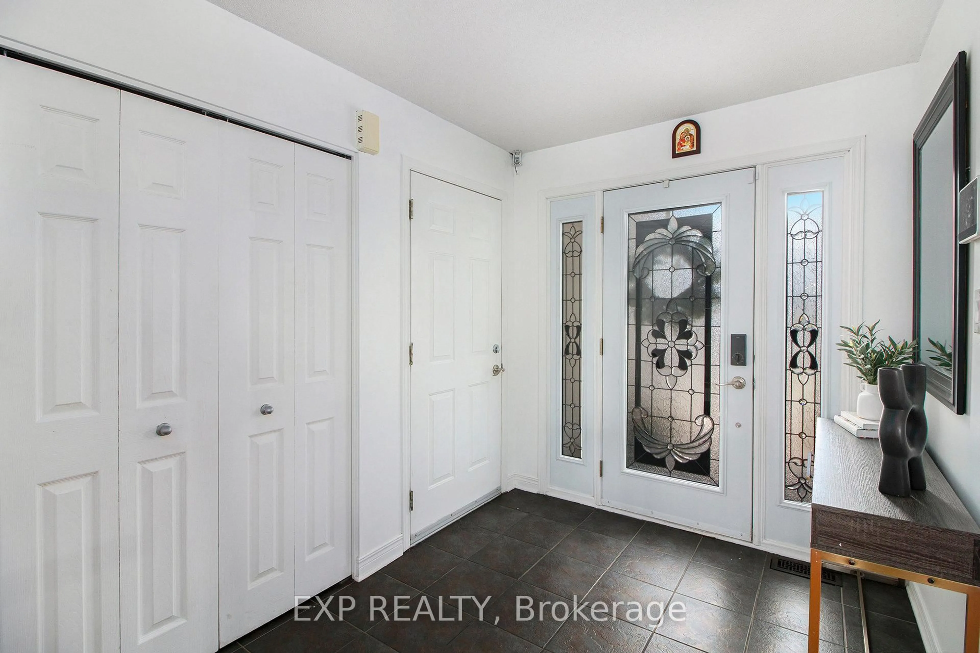 Indoor entryway for 234 Sandra Cres, Clarence-Rockland Ontario K4K 1R6