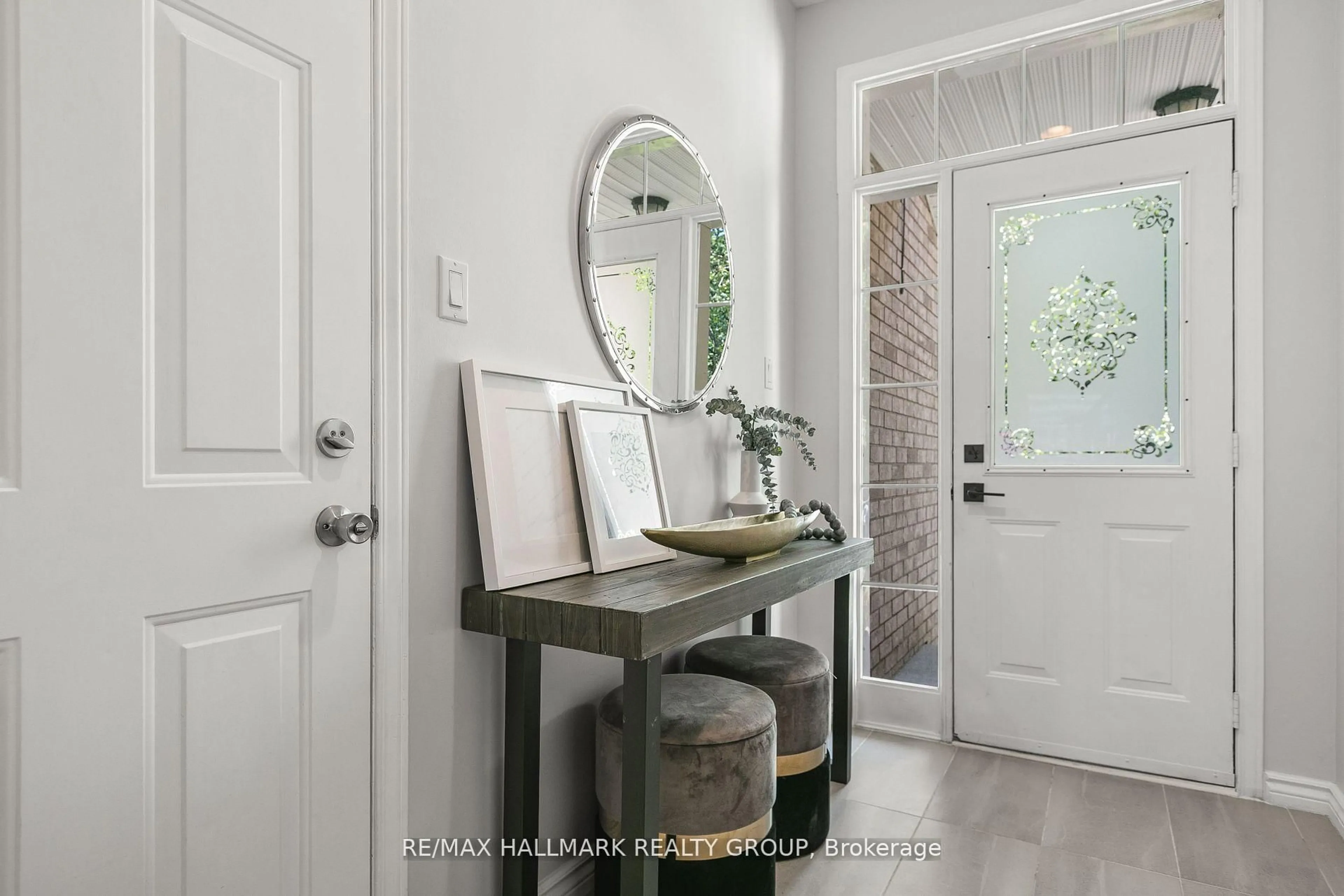 Indoor entryway for 31 Saddlesmith Circ, Ottawa Ontario K2M 2Y8