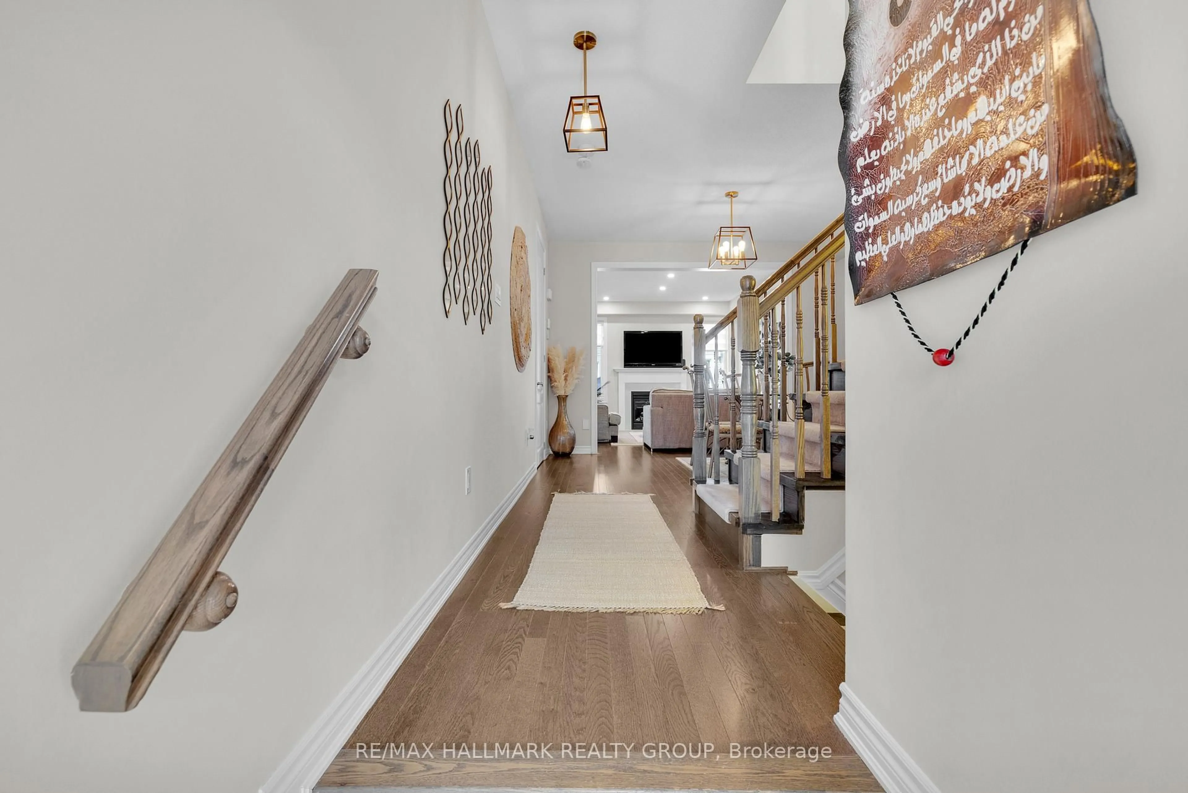 Indoor foyer for 229 Meadowbreeze Dr, Ottawa Ontario K2M 3A6