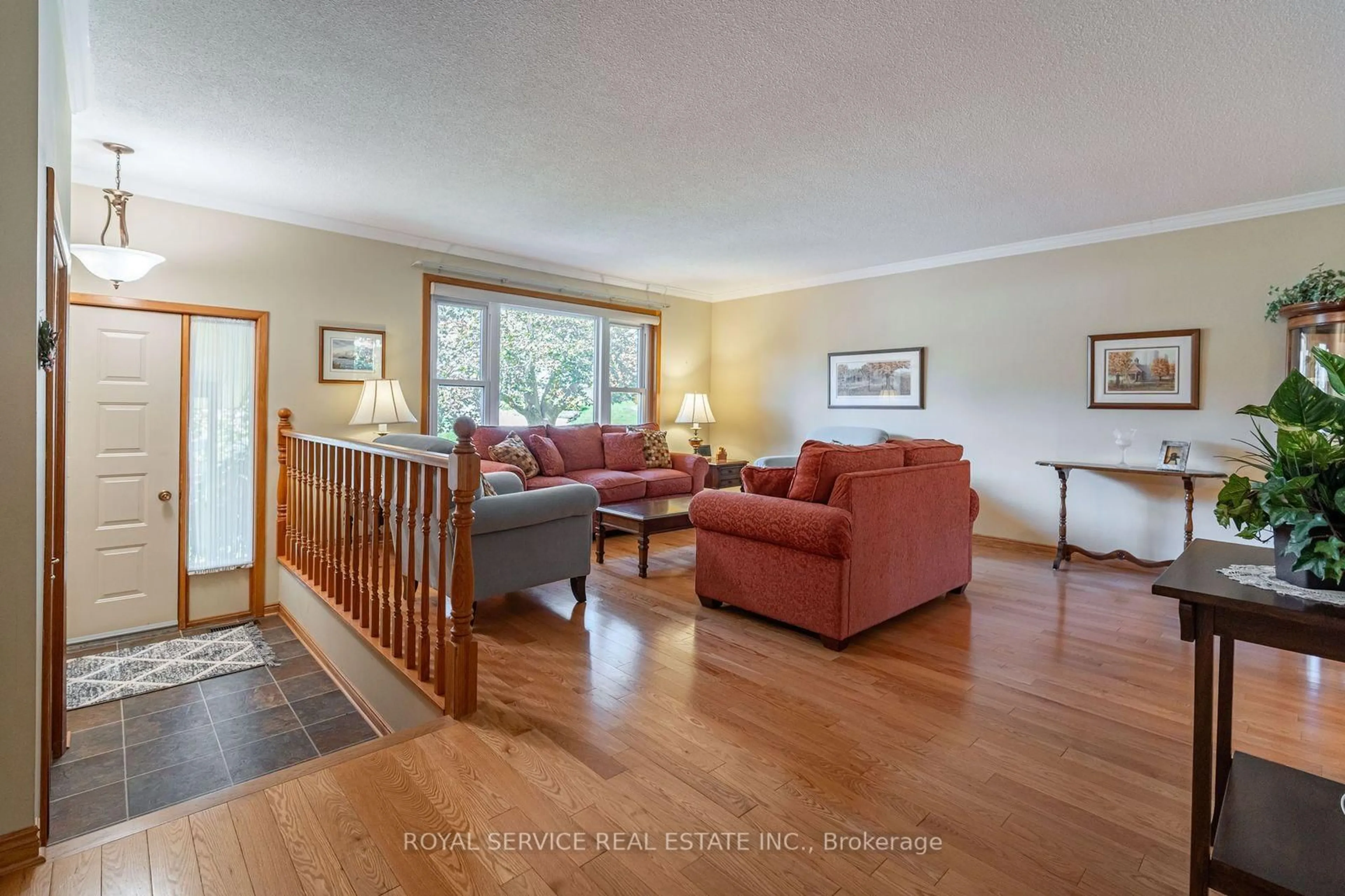 Living room with furniture, wood/laminate floor for 962 Golfview Rd, Peterborough Ontario K9J 7W4
