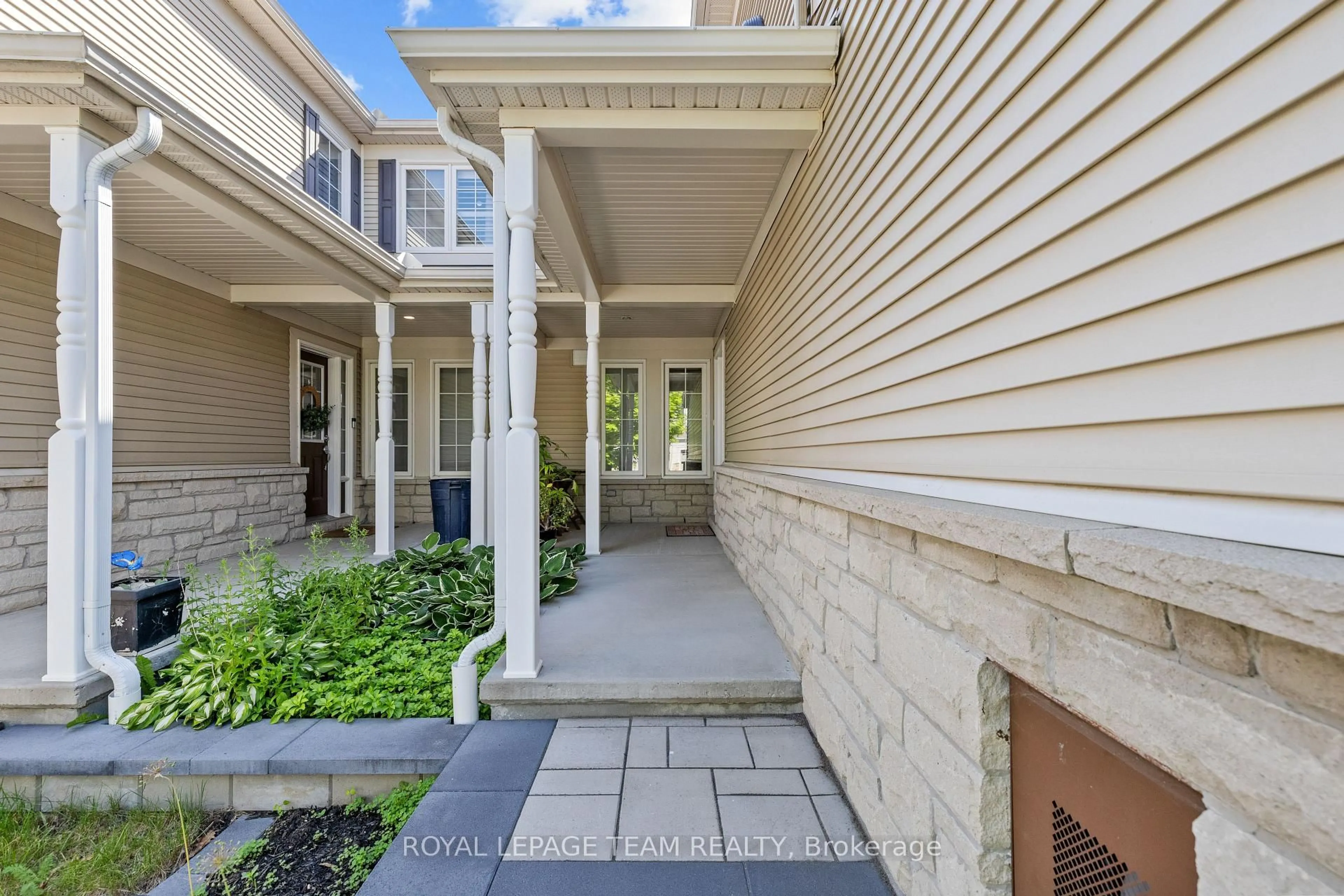 Patio, street for 117 Urbancrest Private, Ottawa Ontario K2J 0Z6