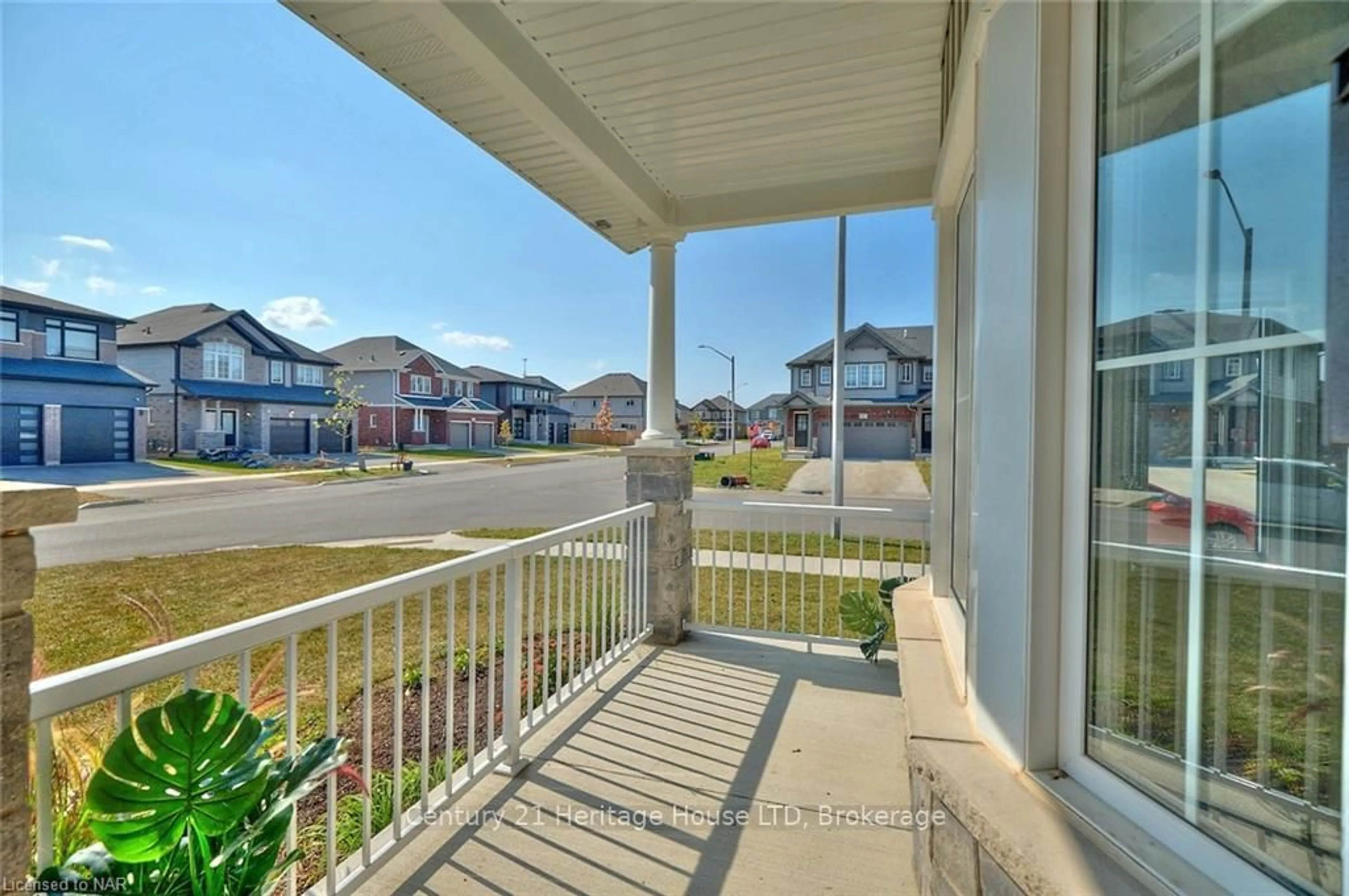 Patio, unknown for 14 OVERHOLT Dr, Thorold Ontario L0S 1K0