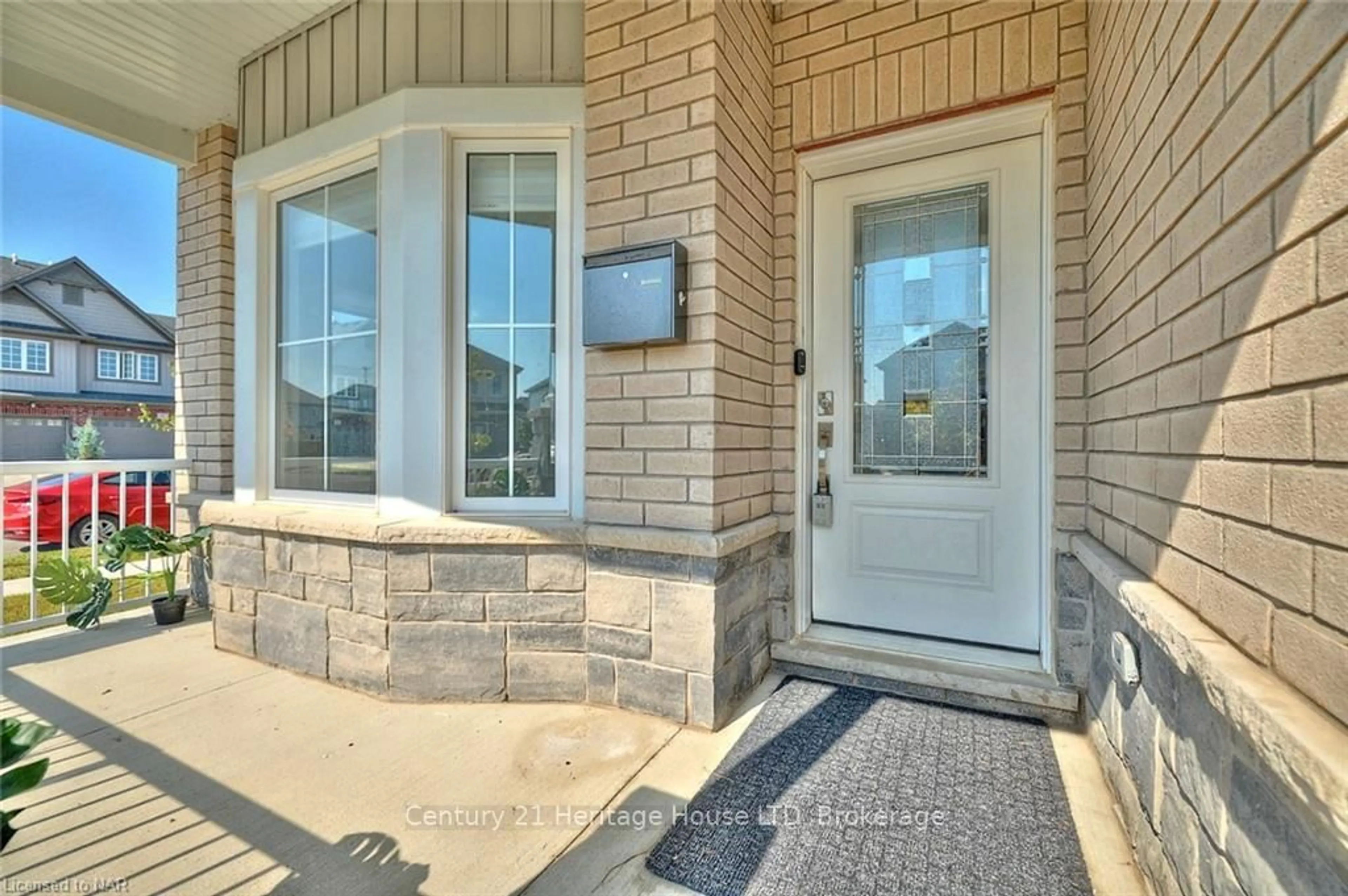 Indoor entryway for 14 OVERHOLT Dr, Thorold Ontario L0S 1K0