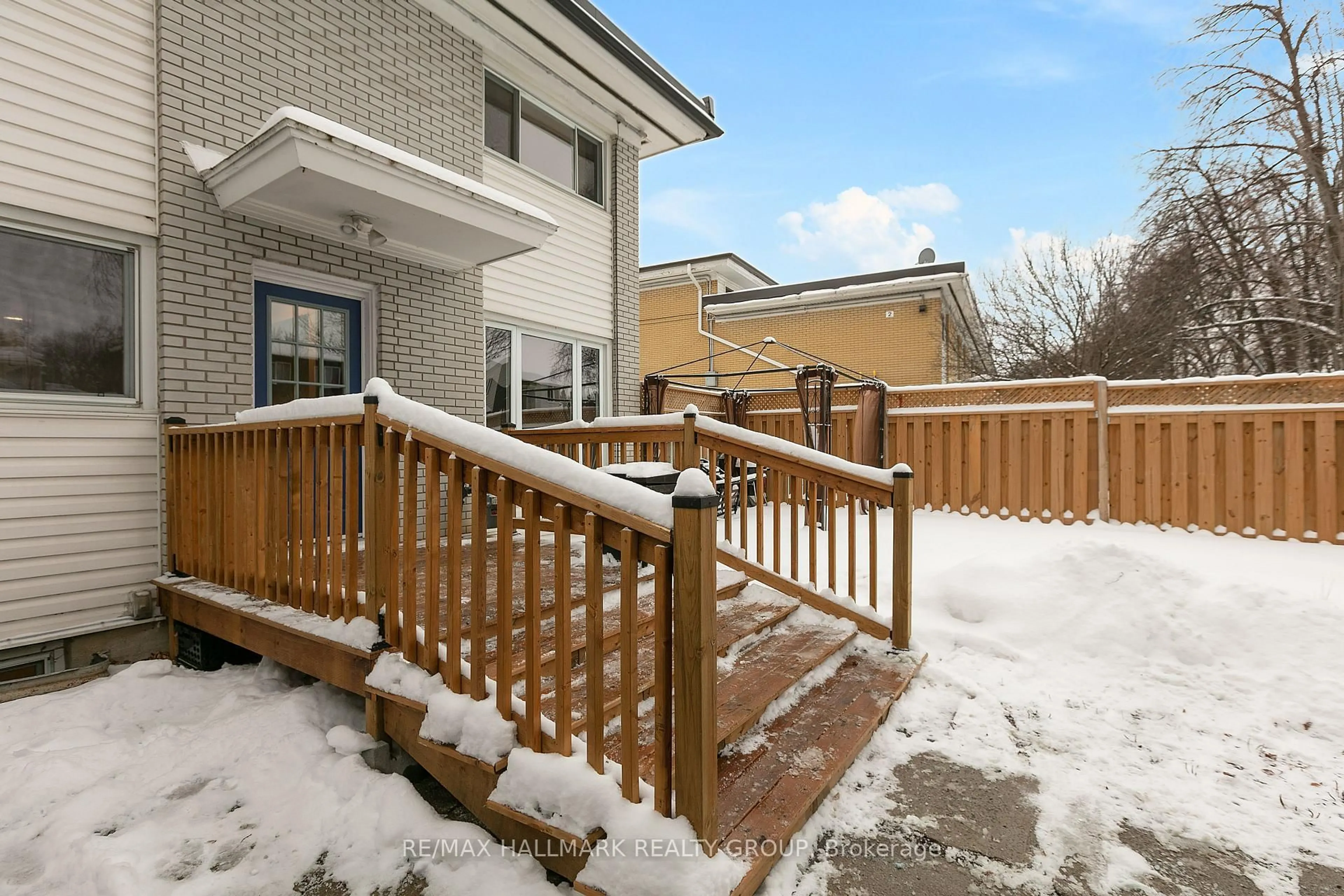 Patio, street for 2652 Moncton Rd #24, Ottawa Ontario K2B 7W1