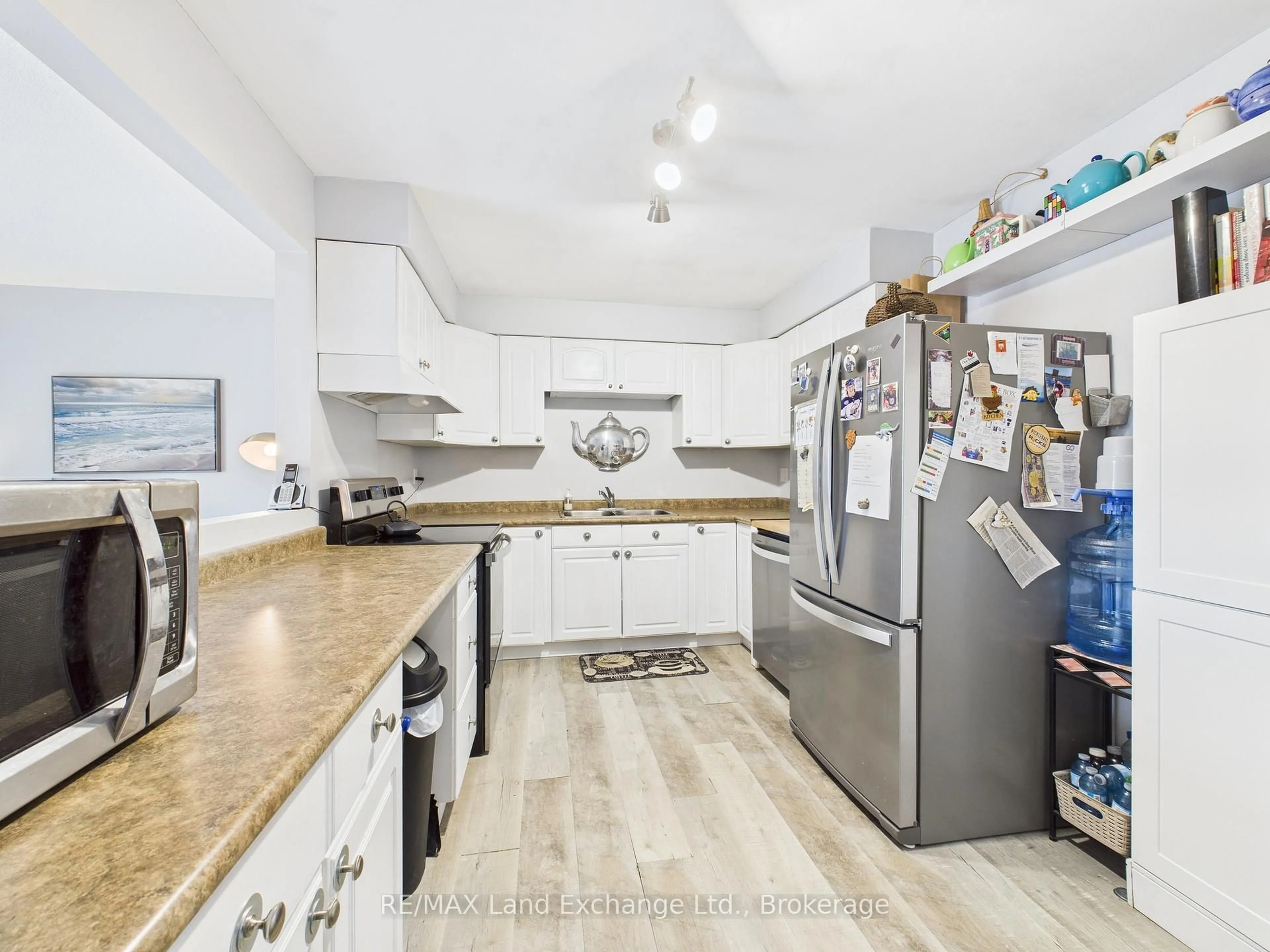 Open concept kitchen, unknown for 624 Hunter St, Kincardine Ontario N2Z 1R7