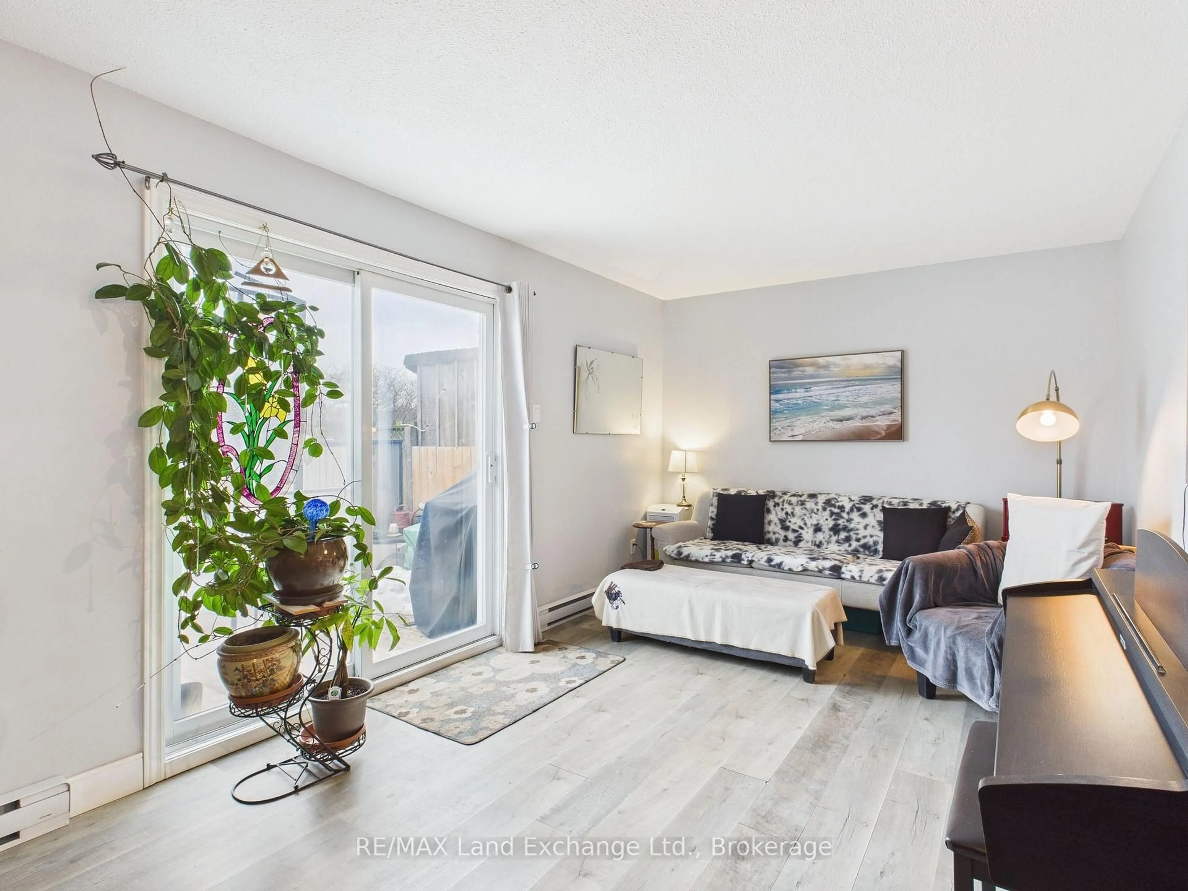 Living room with furniture, wood/laminate floor for 624 Hunter St, Kincardine Ontario N2Z 1R7