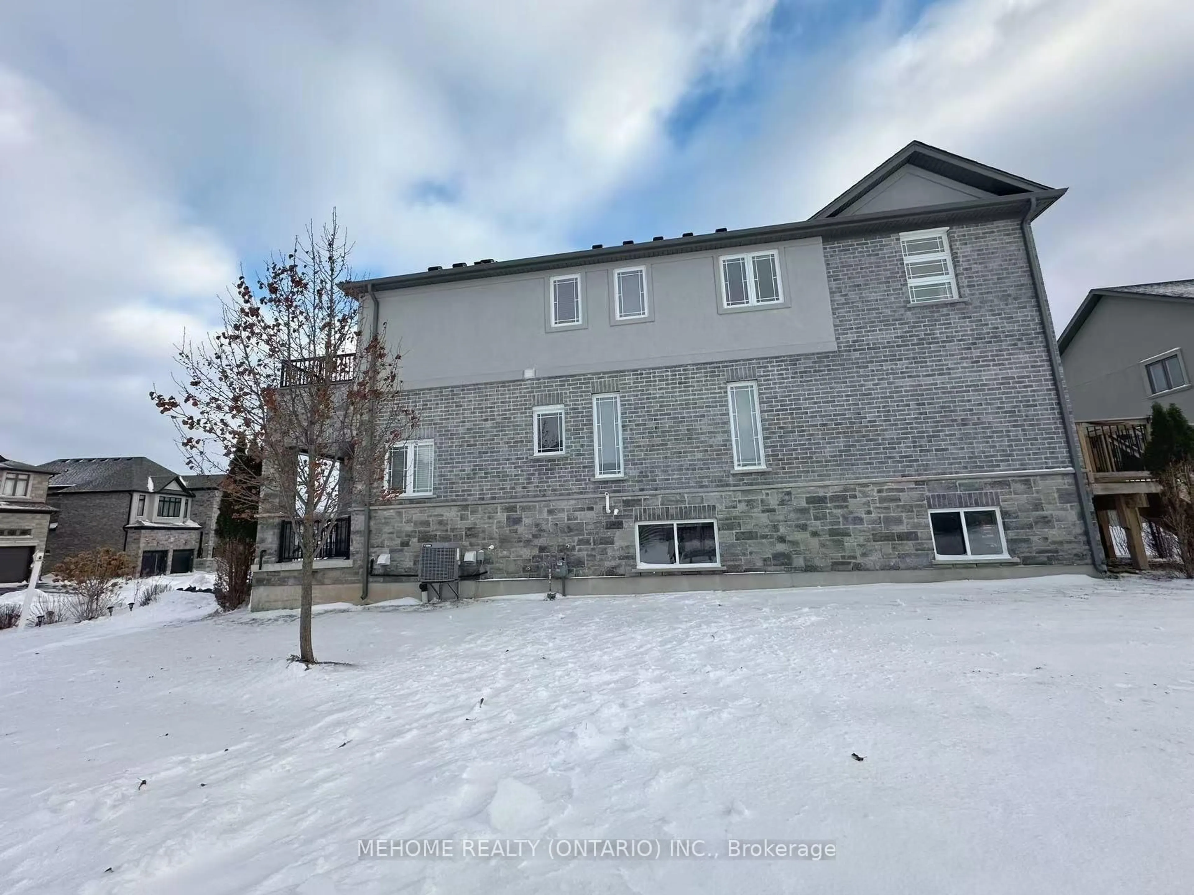 A pic from outside/outdoor area/front of a property/back of a property/a pic from drone, building for 201 Spring Garden Dr, Waterloo Ontario N2J 4N7