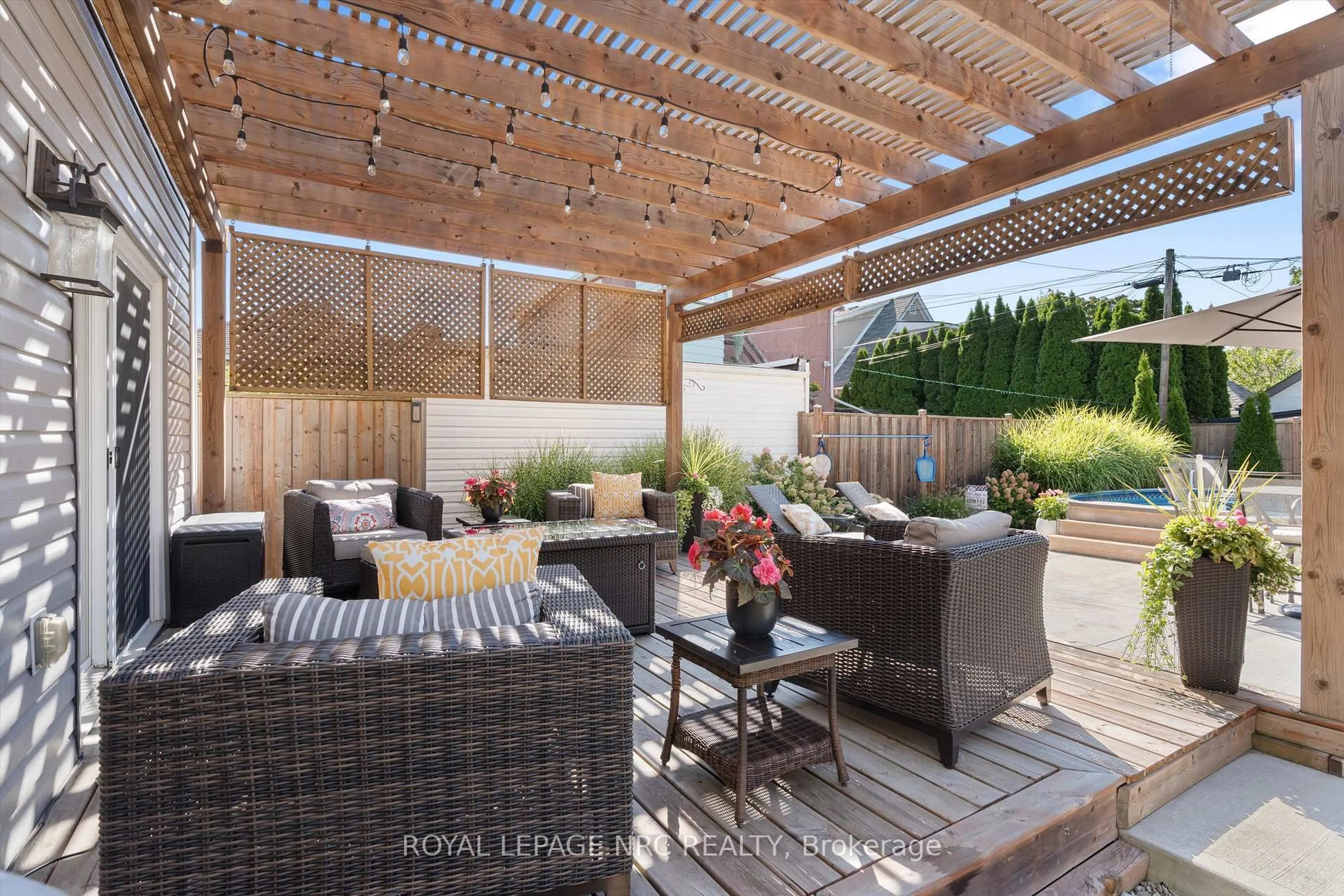 Patio, street for 110 St. Patrick St, St. Catharines Ontario L2R 1K5