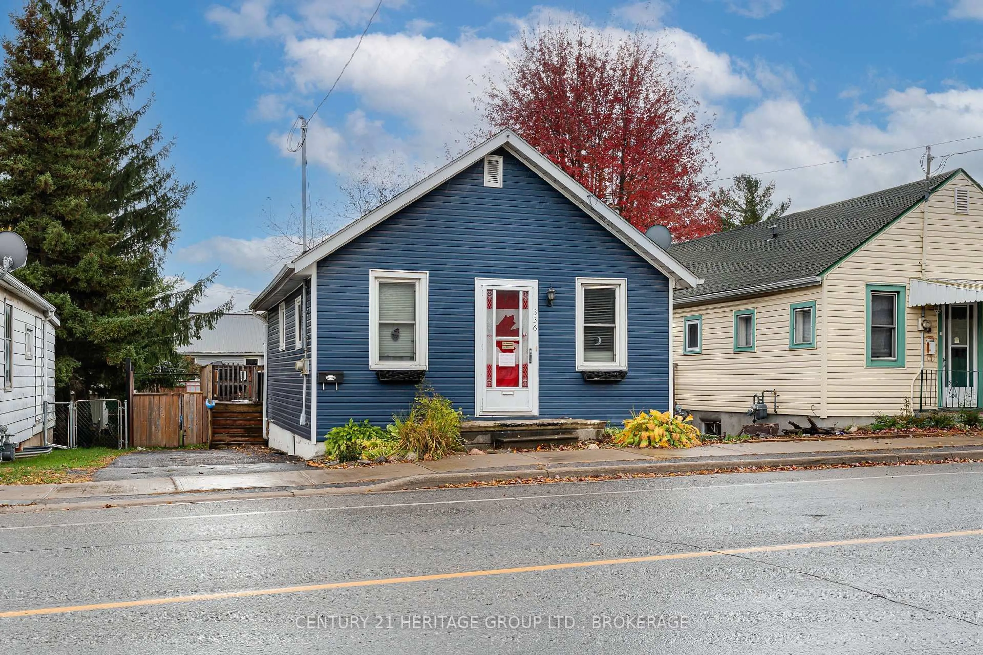 Home with vinyl exterior material, street for 336 Elliott Ave, Kingston Ontario K7K 2R3