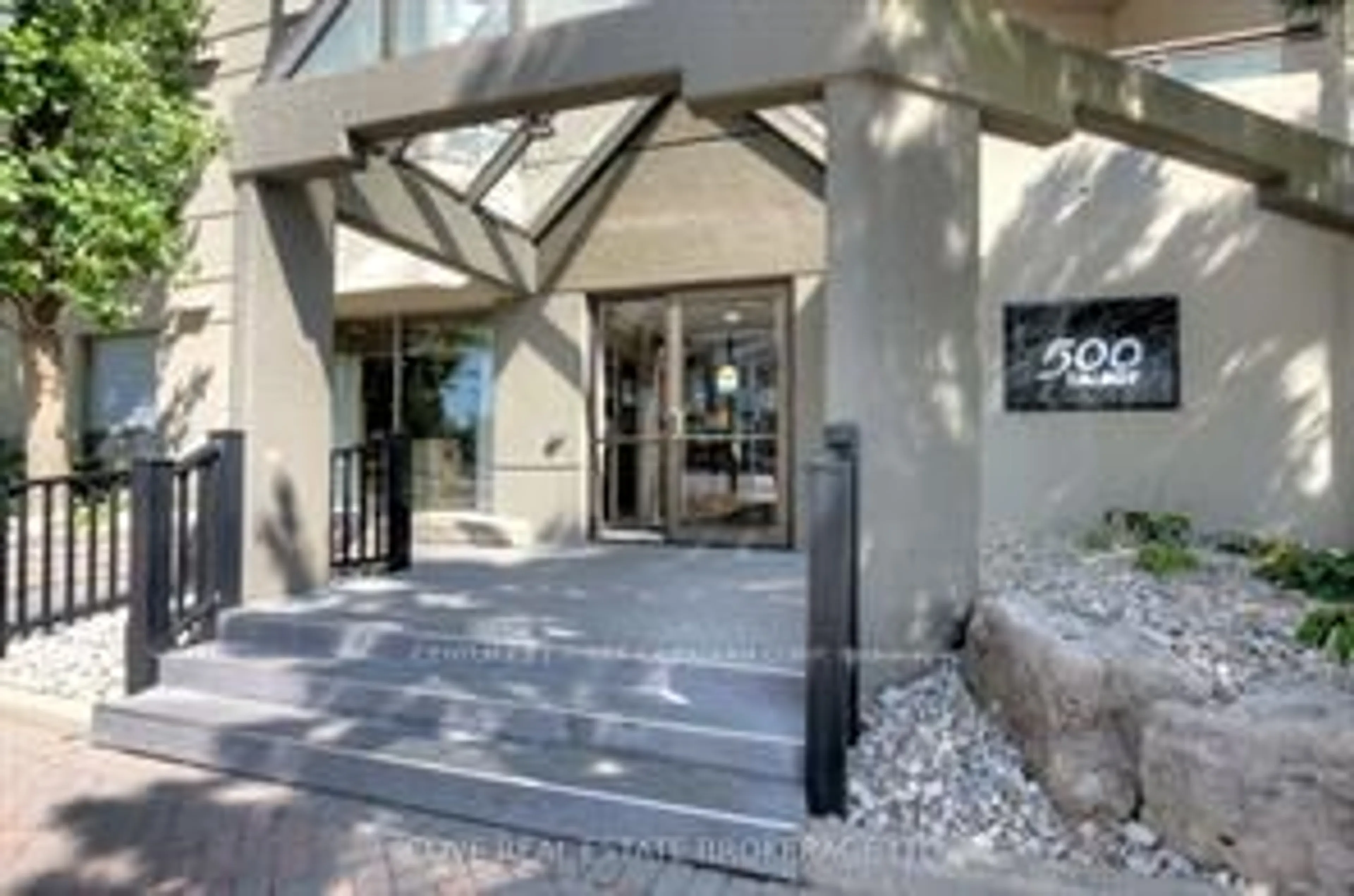 Indoor foyer for 500 Talbot St #503, London East Ontario N6A 2S3