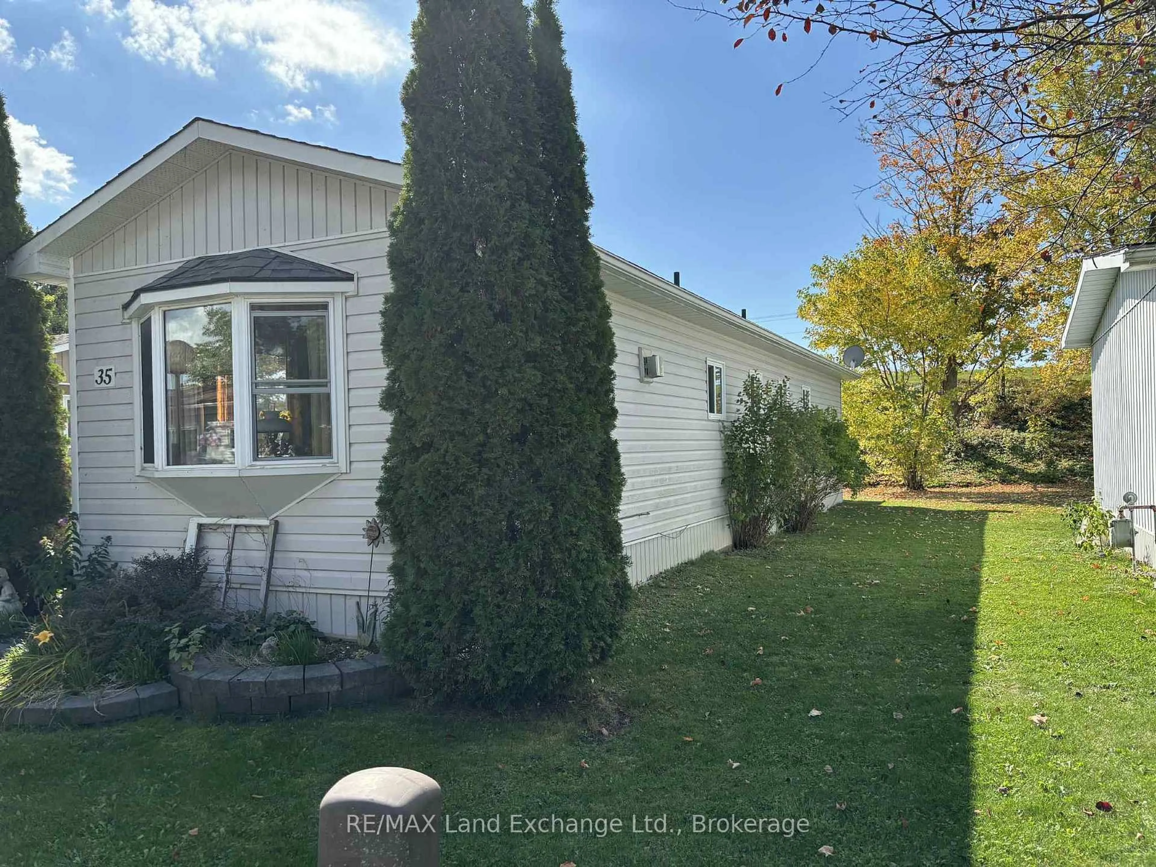 A pic from outside/outdoor area/front of a property/back of a property/a pic from drone, water/lake/river/ocean view for 35 Briarwood Cres, North Huron Ontario N0G 2W0