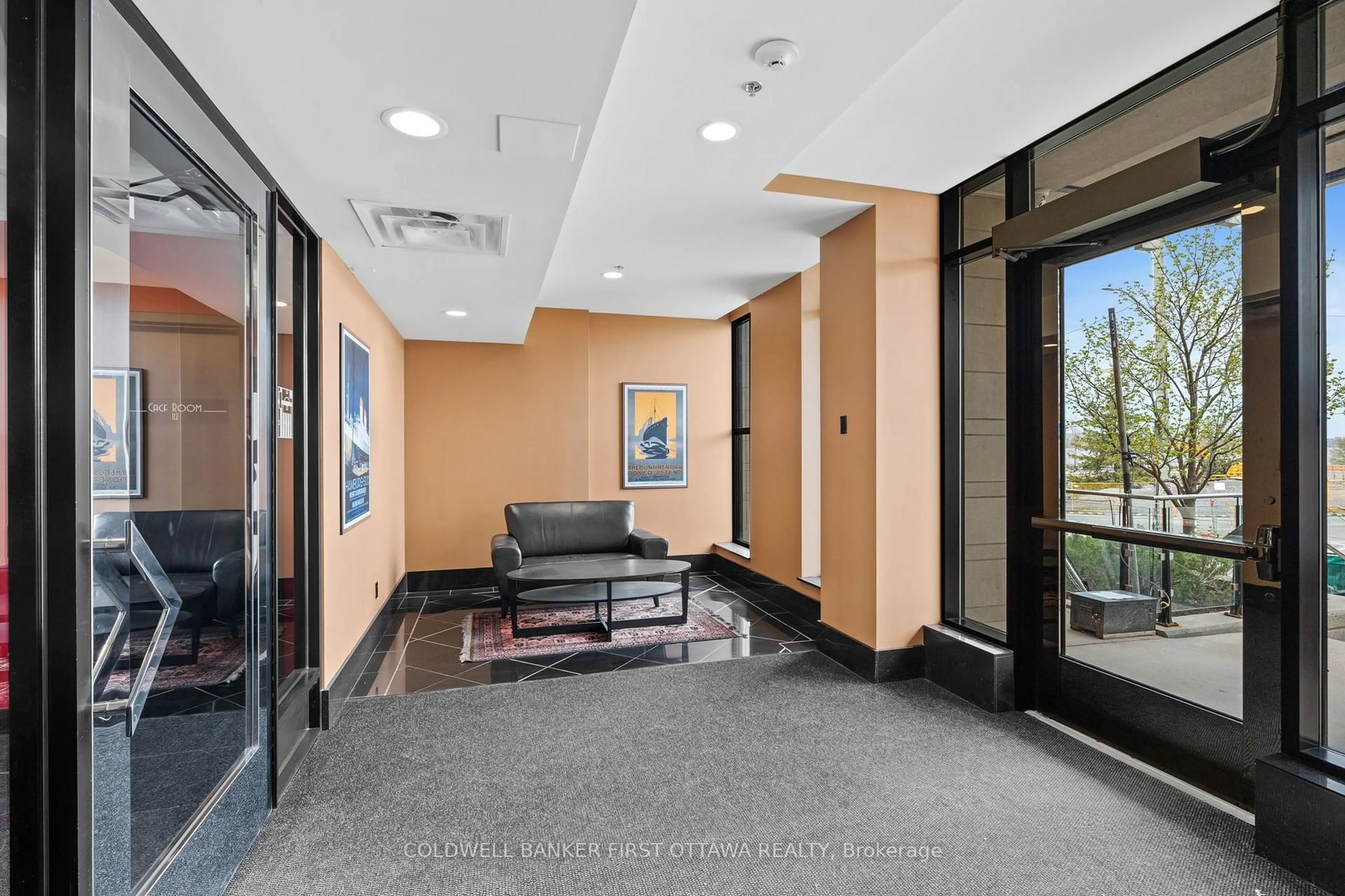 Indoor foyer for 75 Cleary Ave #1006, Ottawa Ontario K2A 1R8
